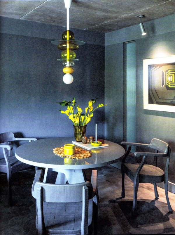 Dinning room at Prinsenkracht Apartment: Interior by Studio Erik Gutter as seen in ELLE Decoration NL issue CANAL HOUSE #1 2017/ Photo credit: Marc Heldens