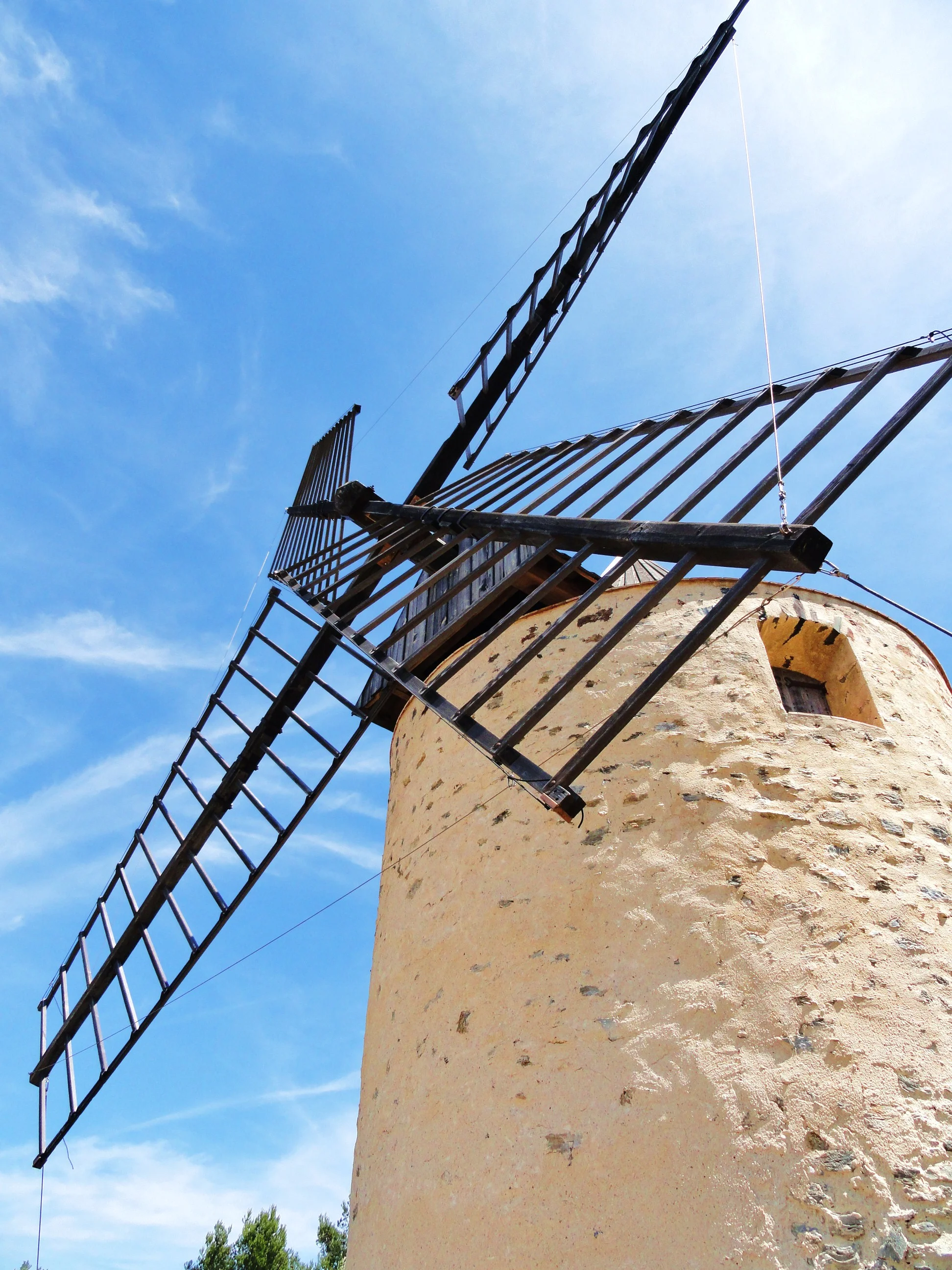 Through the Looking Glass #15: Moulin du Bonheur