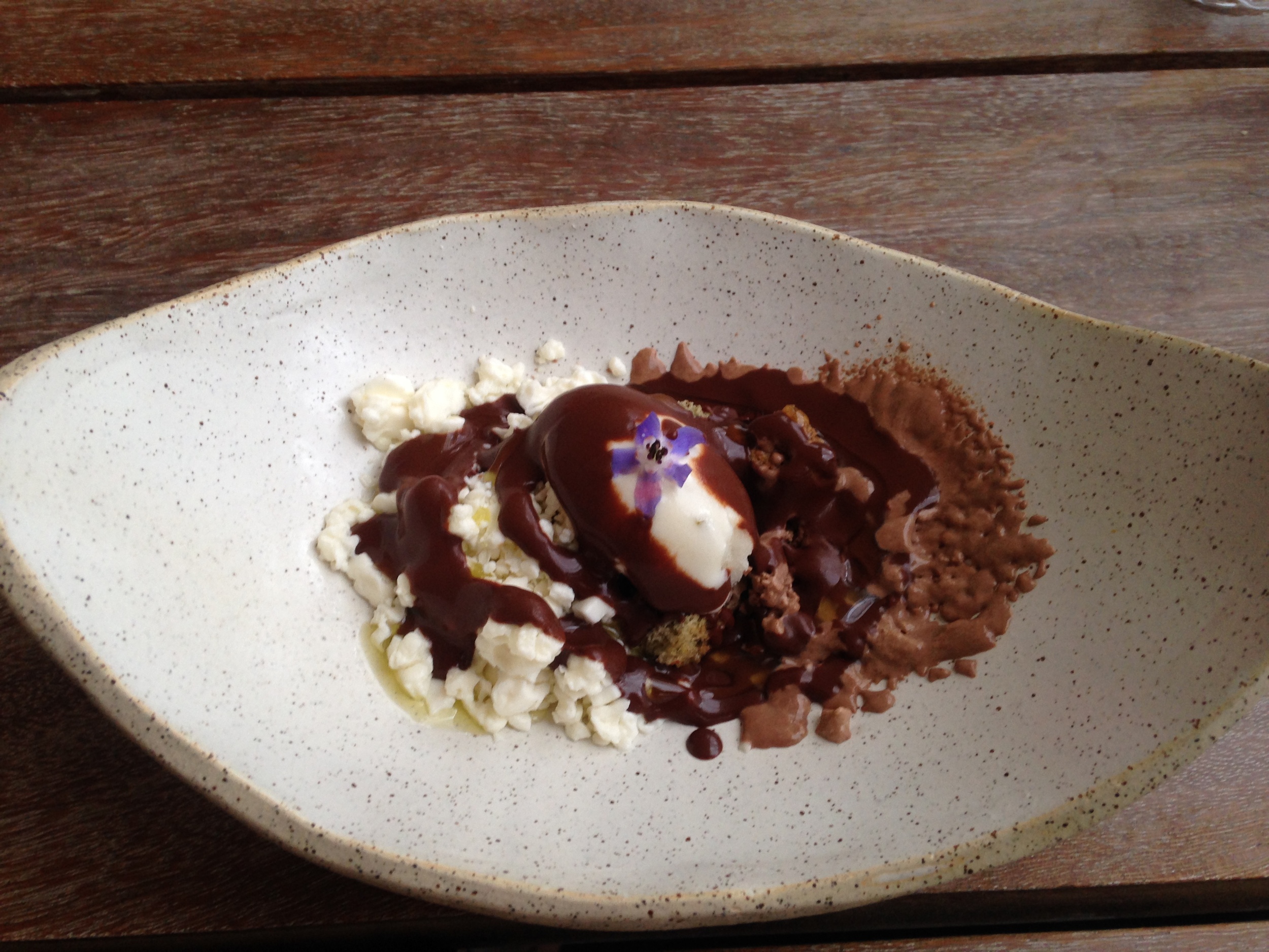 Ice cream with olive oil and Peruvian chocolate 