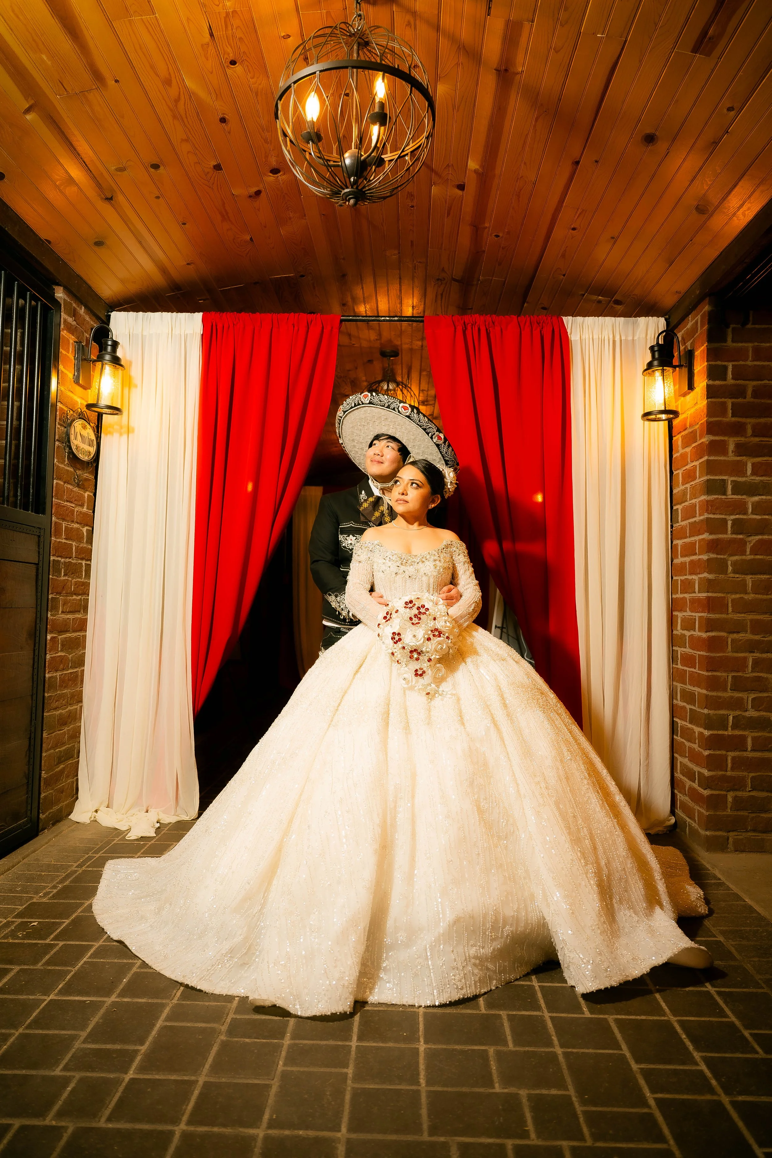 Luxury Chicago wedding photographer offering professional photography for weddings in the Chicago area and surrounding suburbs.