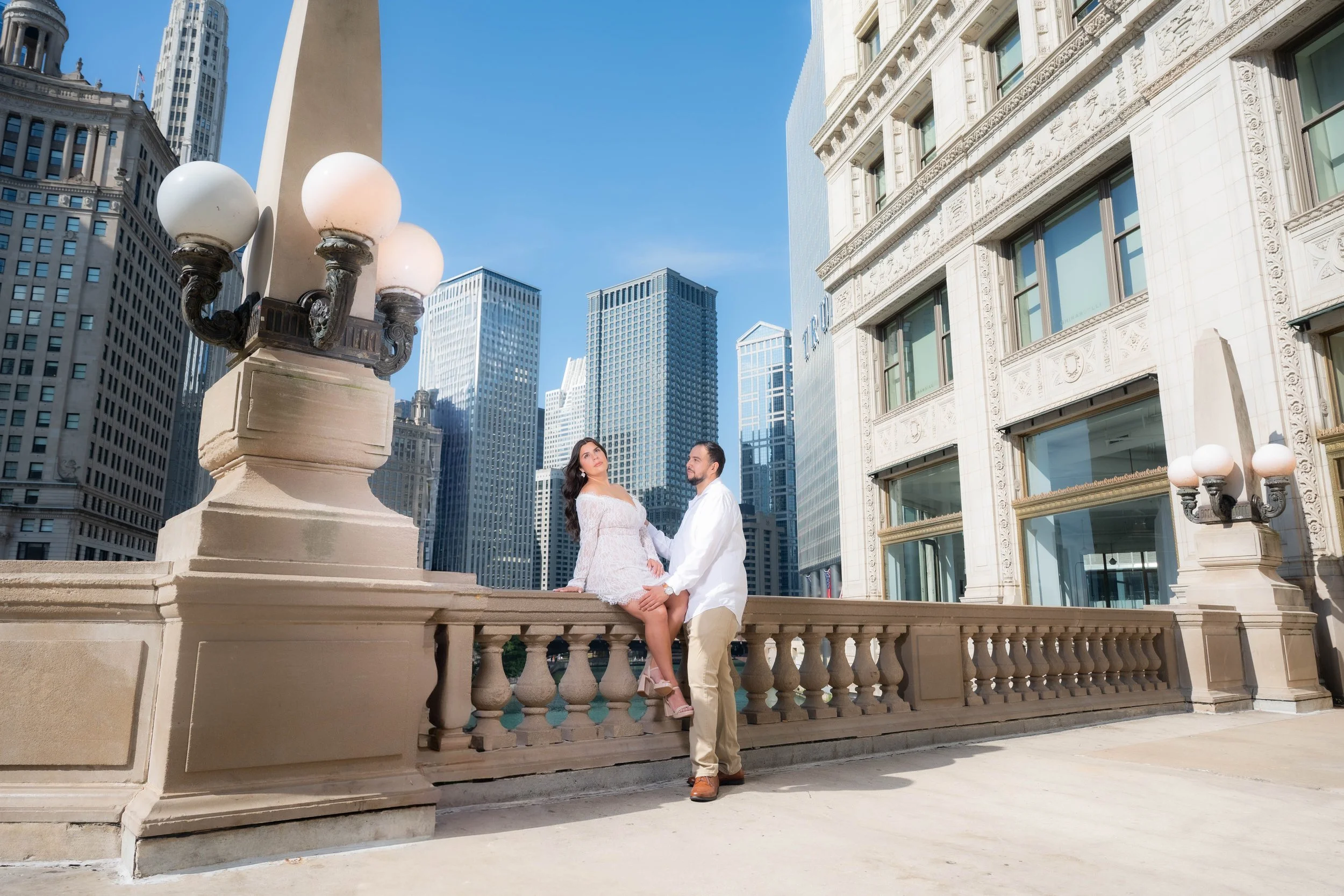 Engagement photoshoot downtown Chicago next to The Wrigley Building. Photography by Jguelphoto.llc