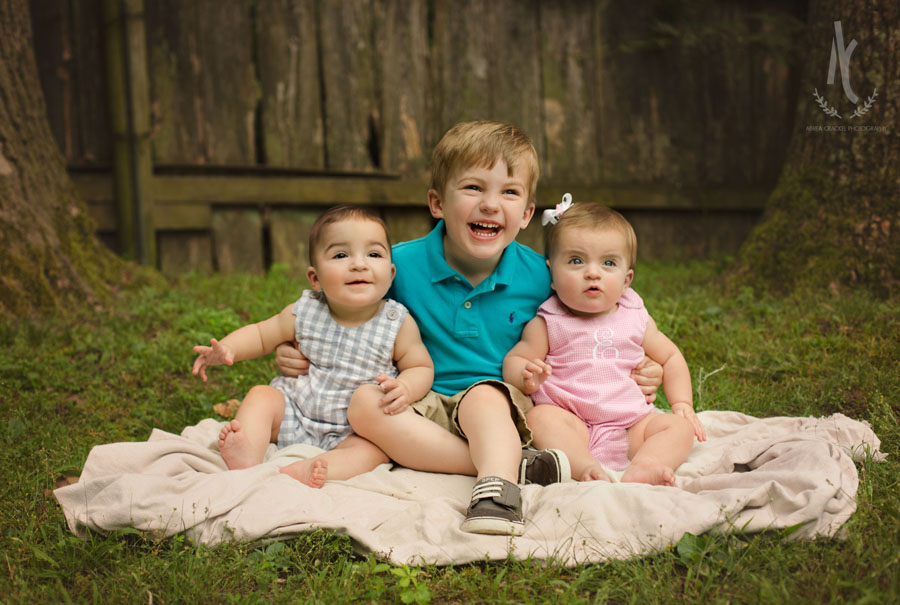  Charlie did such a good job taking pictures with his little brother and sister!&nbsp; 