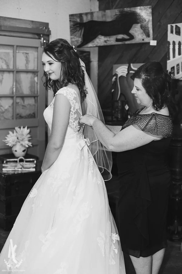 MindyDustinWedding-07.jpg