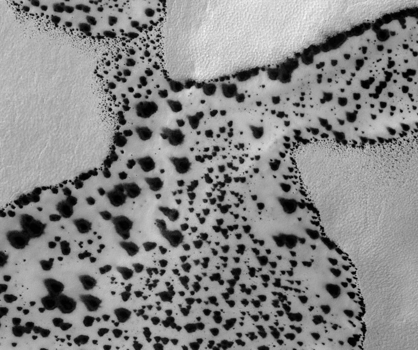 Ice spiders emerging! Image credit: NASA/HiRISE/ASU