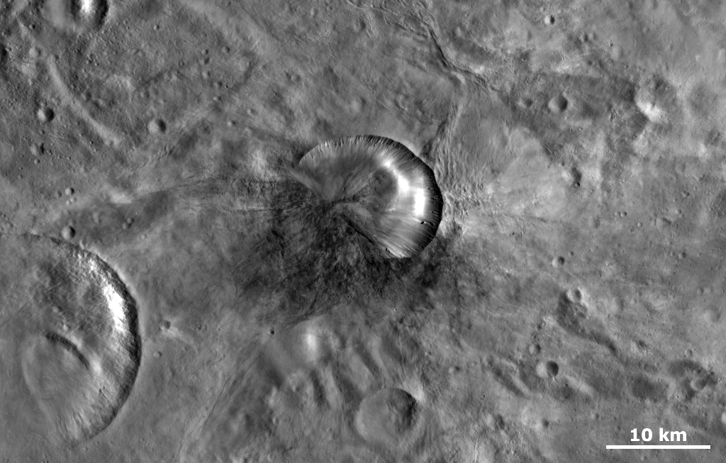 Antonia Crater on Vesta that may be the source crater of the Sariçiçek howardite meteorite. Image credit: NASA/JPL-Caltech/UCLA/MPS/DLR/IDA, Dawn Mission.