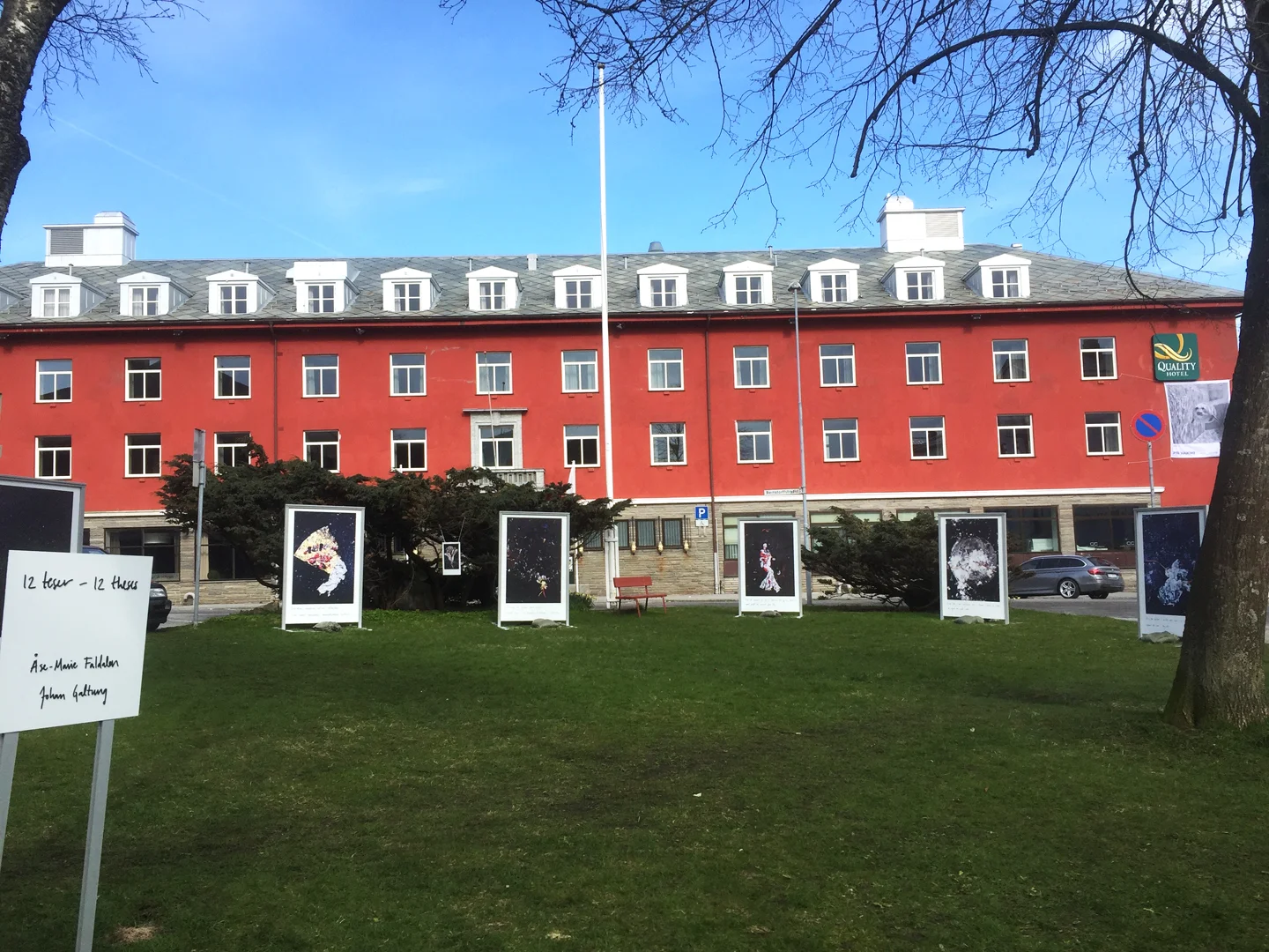 Utstillingen på festivalområdet utenfor Hotel Grand, Kristiansund