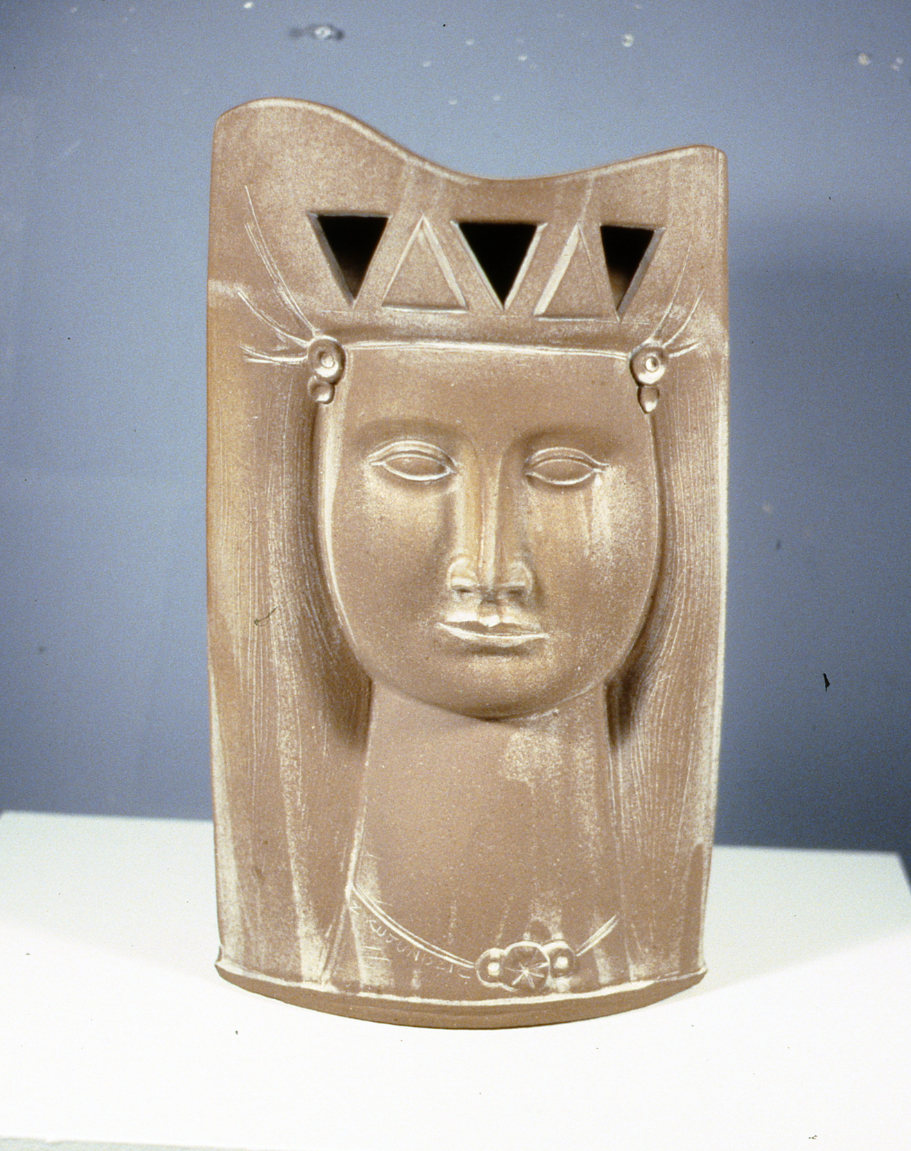 Queen of Sheba (front view), 1995, Zeljko Kujundzic, stoneware sculpture, 48 x 28 cm, 1999.03.01, gift of the estate of June Brock