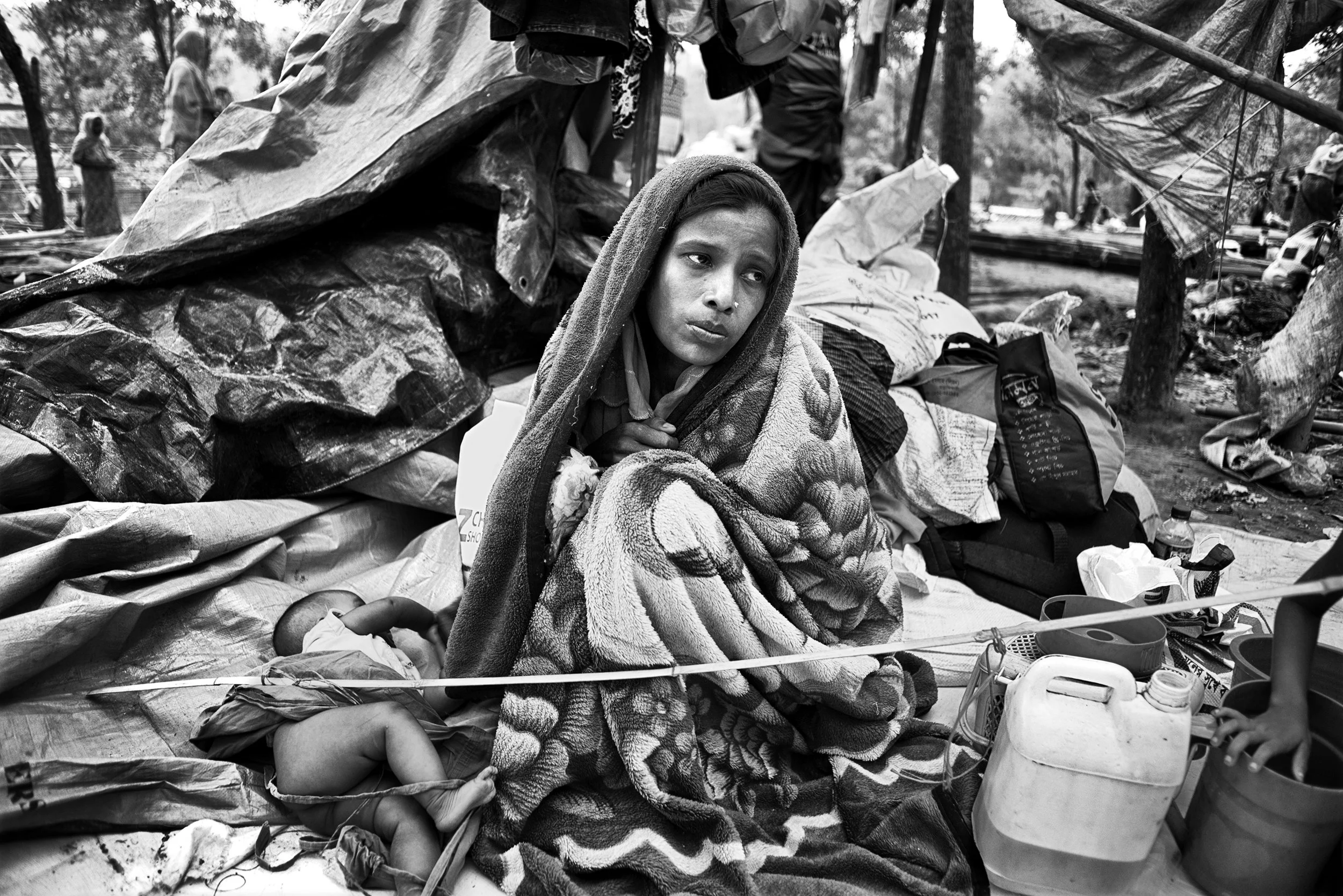 22-year-old Dilara and her children arrived in Bangladesh on Sept 9, 2017 after her village in Maungdaw was destroyed by Burmese authorities. She has been suffering from a high fever for over ten days.