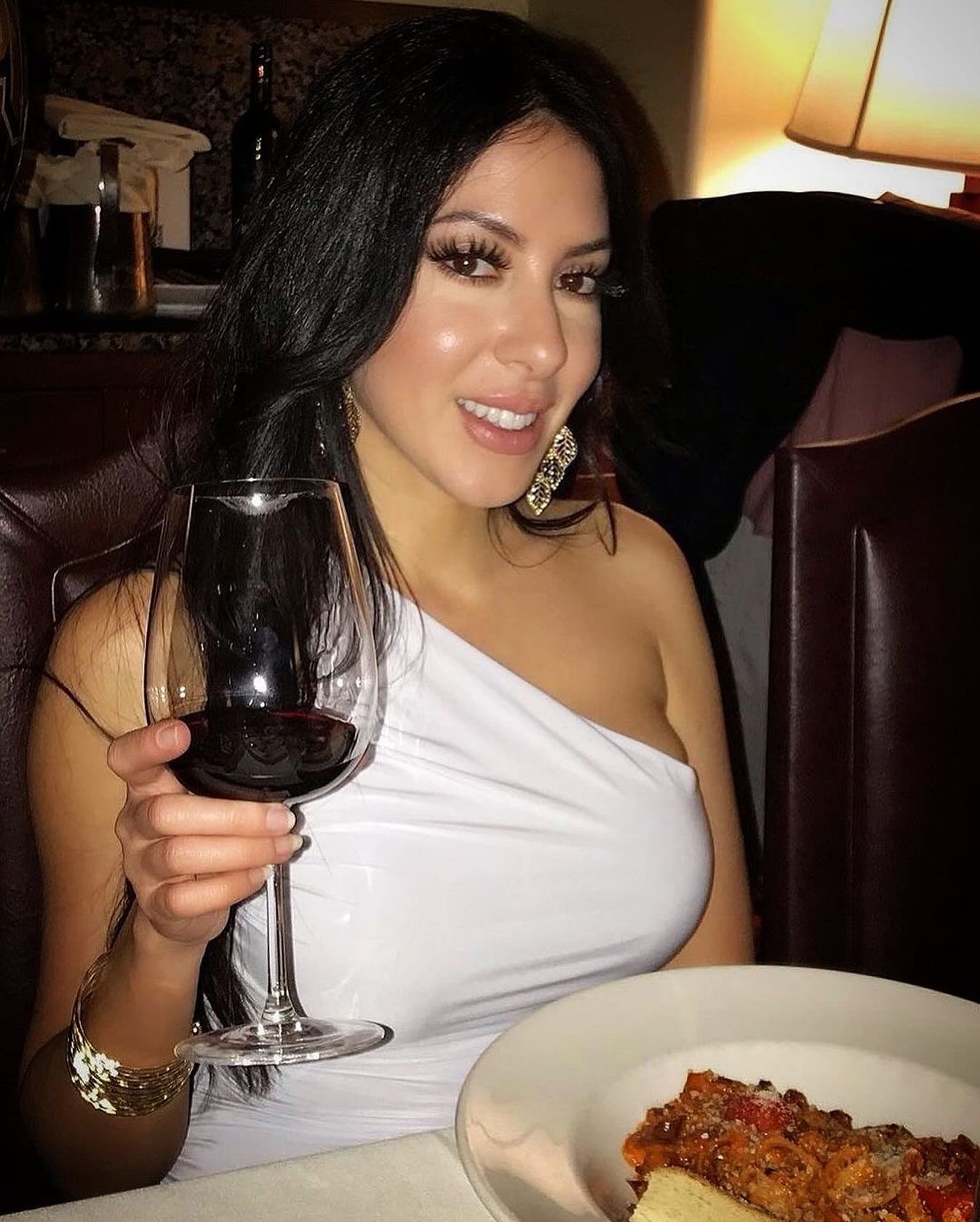 Raise a glass and embrace the beauty of Sunday evenings at BiCE Ristorante with our lovely Bella Donna. 🍷✨ #lavita&egrave;bella 
As she savors her wine, she&rsquo;s preparing for the new week ahead. ✨🇮🇹

We&rsquo;re open daily from 5:30 PM, and we
