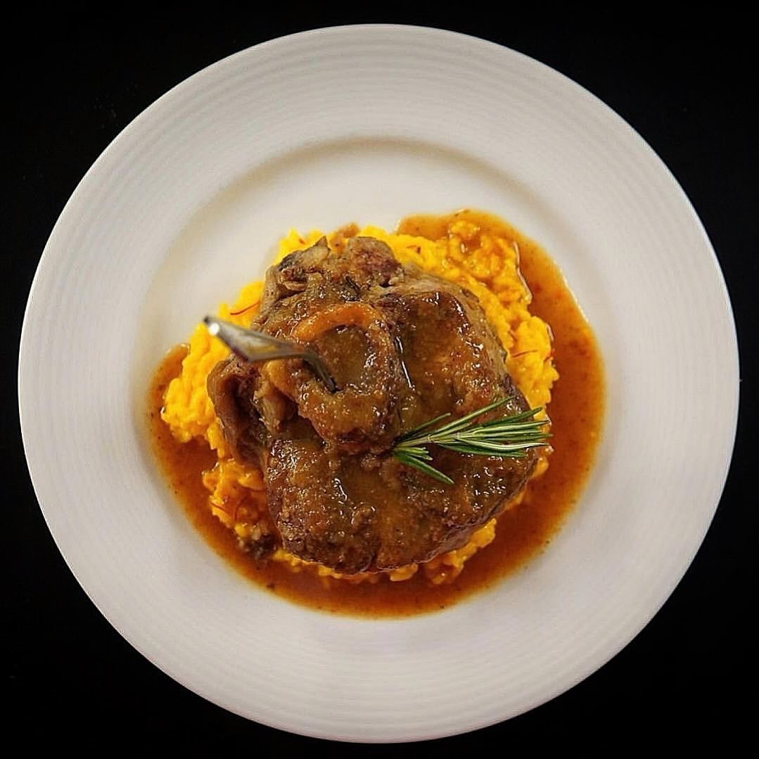 Ciao Orlando !! What are you #craving today 🇮🇹

Osso Buco literally translates to &ldquo;bone hole&rdquo; referring to the marrow filled leg bones used in the eponymous dish. 🤤
When prepared properly it&rsquo;s a carnivore&rsquo;s delight with a w