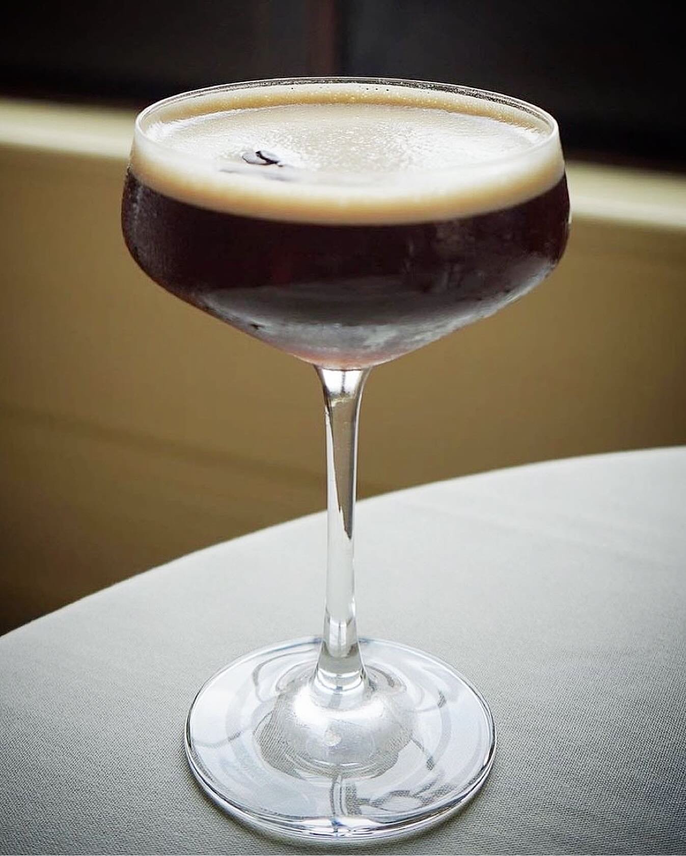 Ciao Orlando! ✨🇮🇹 #thursdayvibes

Get ready for a burst of flavor with our Espresso Martini cocktail. ☕🍸 This invigorating mix combines vodka, 
rich espresso, coffee liqueur, and a hint of simple syrup for a truly electrifying taste. #espressolove