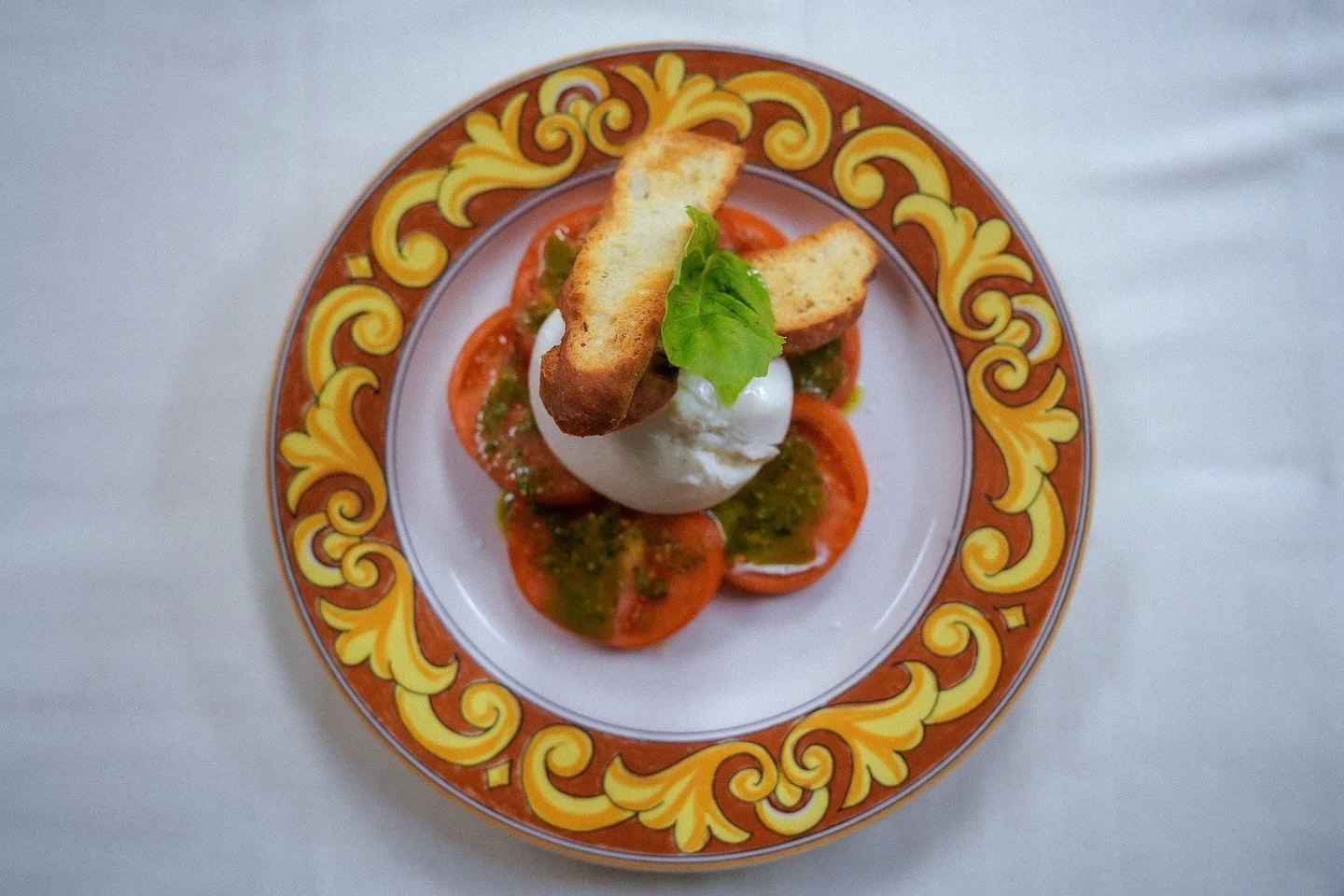 Evenings begin with simplicity&hellip; and perfection.

La Caprese Classica ✨ fresh burrata, vine-ripened tomatoes, and basil pesto. A timeless start to a beautiful dinner.

Join us at BiCE Ristorante, where dinner begins at 5:30 pm and every detail 