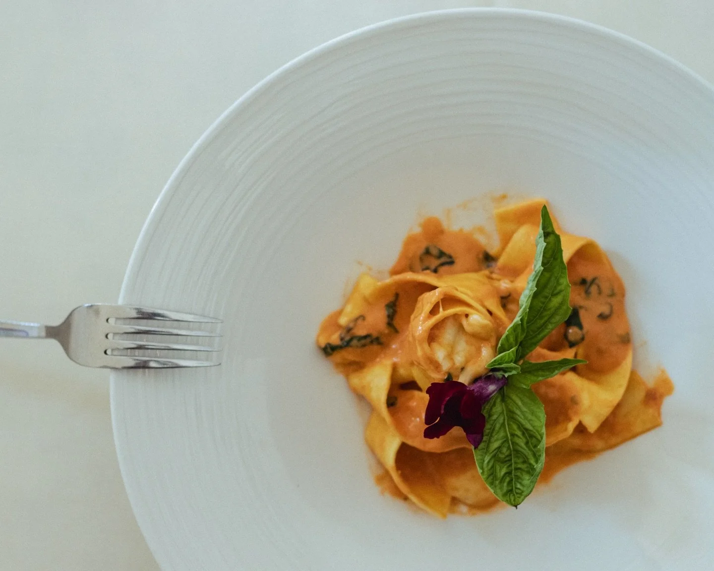 Pappardelle al Telefono della BiCE 

A signature of comfort and elegance, wide ribbons of pasta gently coated in a velvety tomato cream sauce, finished with fresh mozzarella and fragrant basil.

At BiCE Ristorante, even the simplest ingredients are t