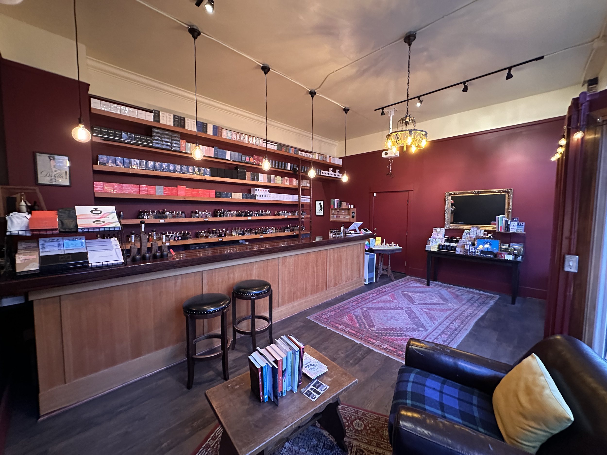 Fumerie's Seventh Anniversary: Fragrant Memories