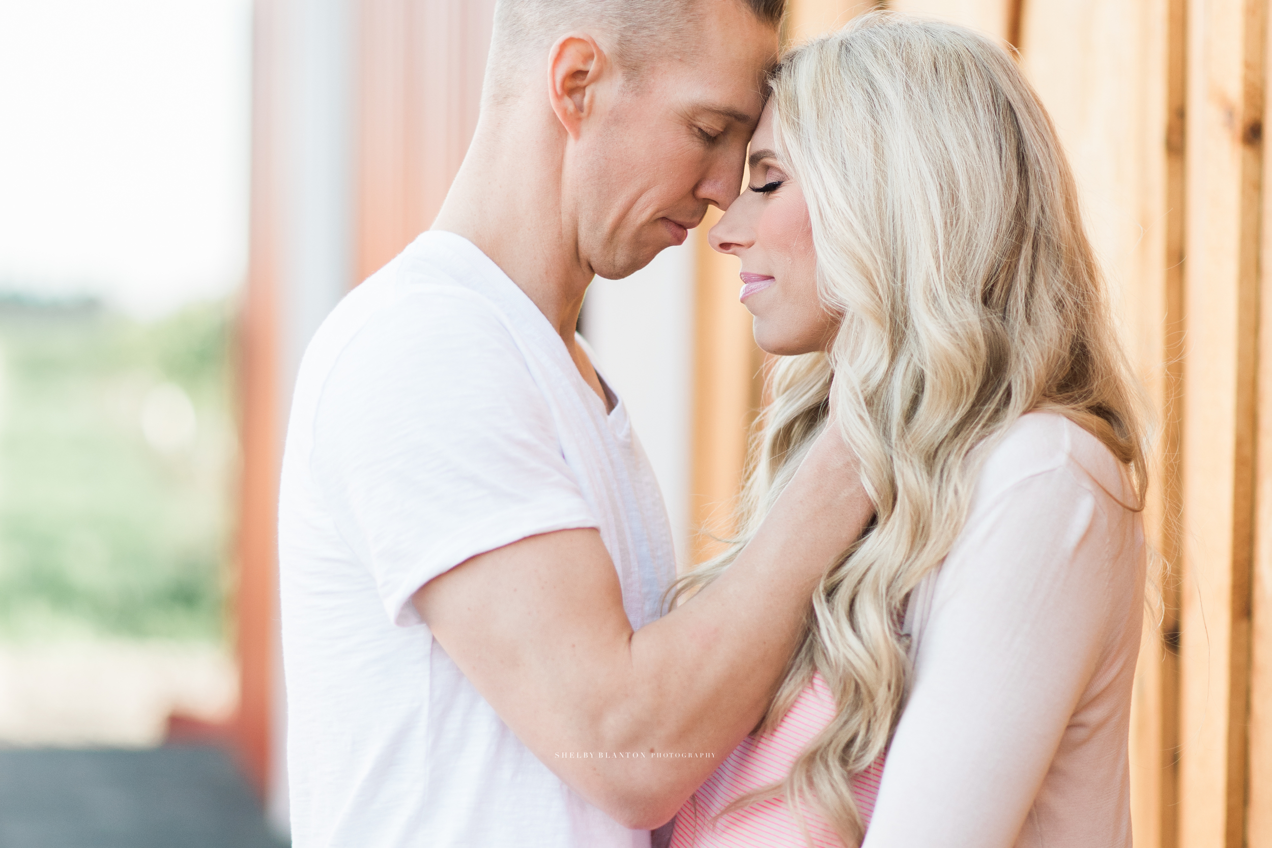 Salem Oregon Maternity Photographer | Outdoor Maternity Session at The Barn PNW