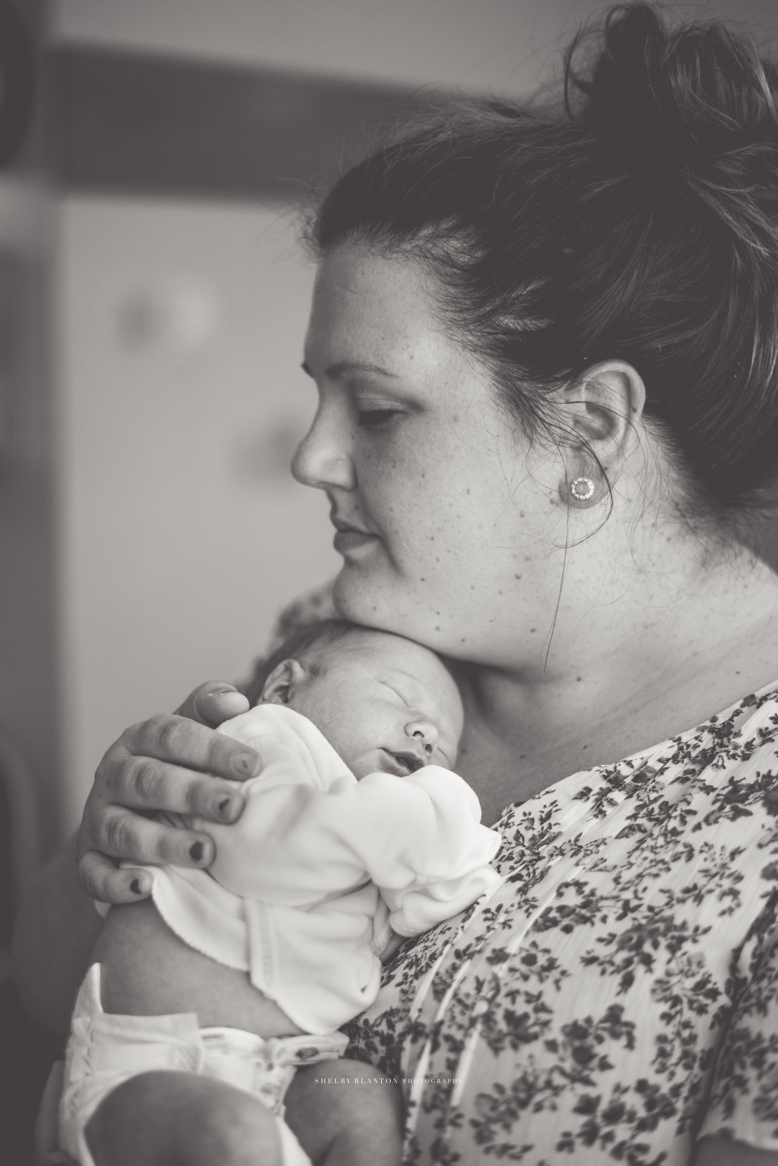Salem, Oregon Birth Photographer | Mother holding newborn baby | Fresh 48 adoption session