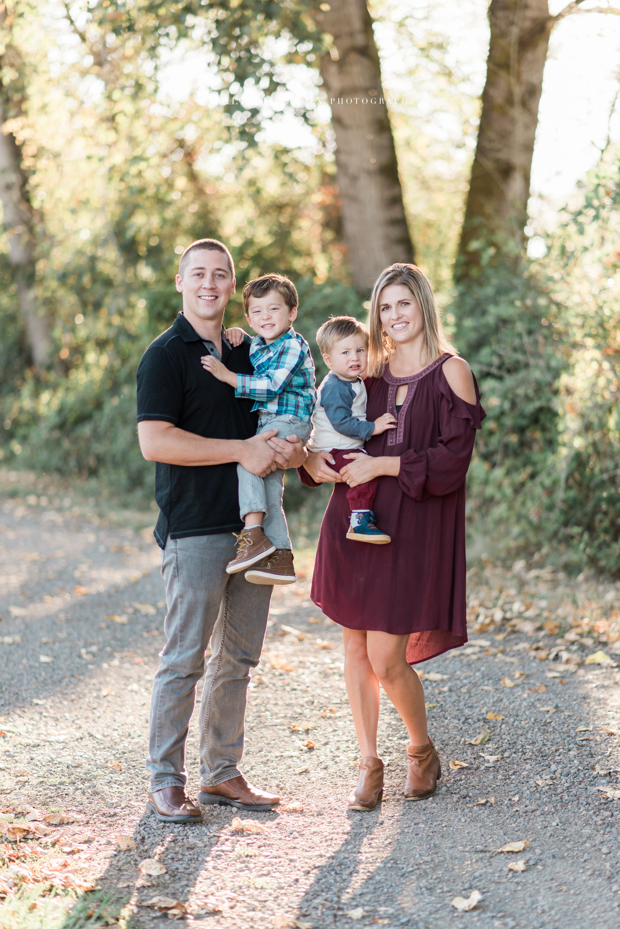 Family of four Fall photo session in Salem, Oregon