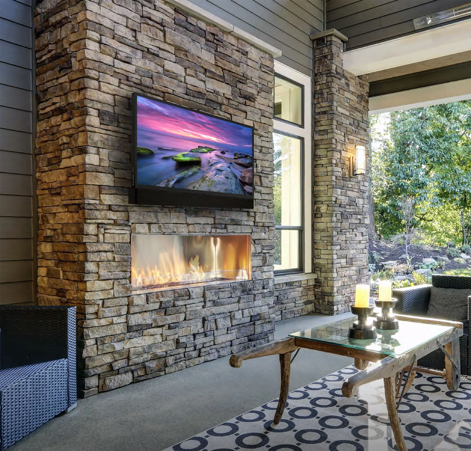 outdoor-tv-with-shade-web.jpg