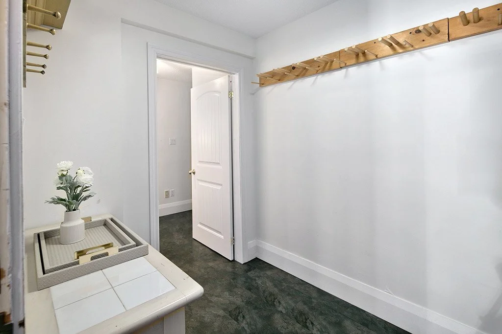 Chateau Ridge Unit 121 MLS and Web 010.jpg