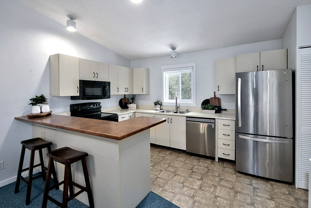 479 Oxbow Crescent Summer MLS and Web 11.jpg