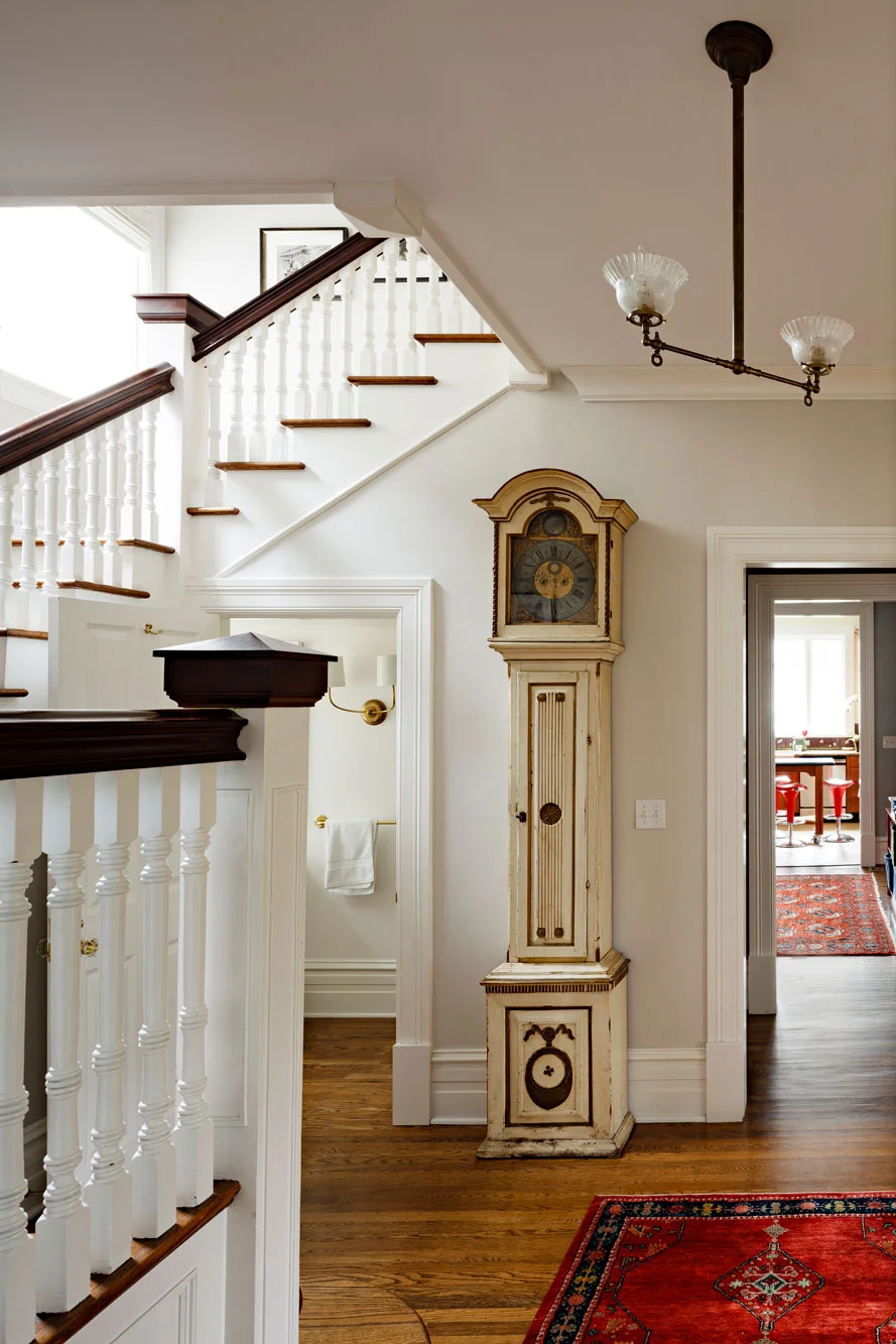  Entry seating 