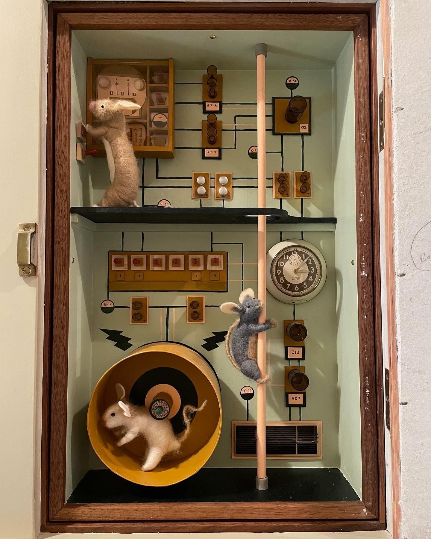 Just completed, a commission for our darling Albee House client, created by endlessly creative and talented JHID lead designer @miraenggoetz . 
.
Yes, Mira not only designed this small electrical substation that lives in the old electrical box betwee