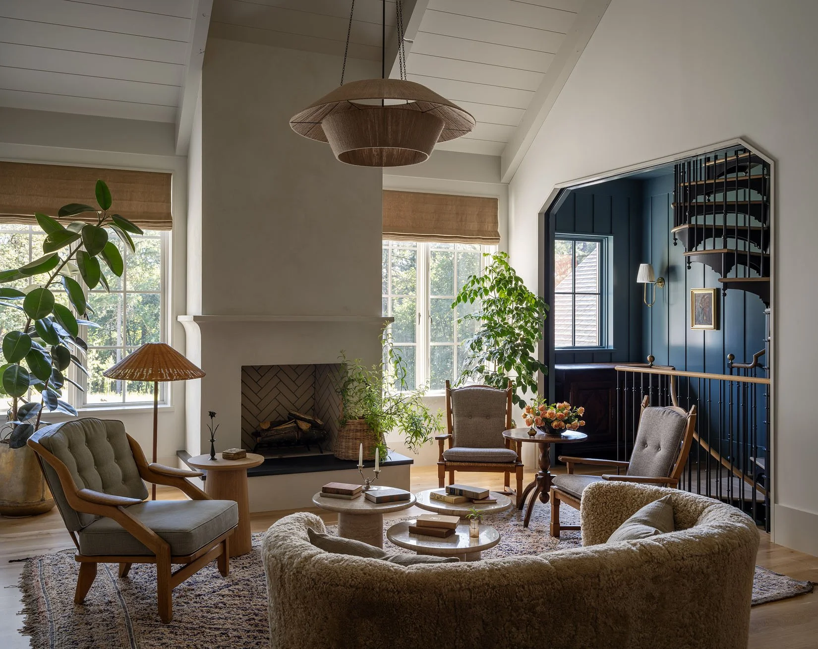 28_main bed_jhid-foresthouse-211x.jpg