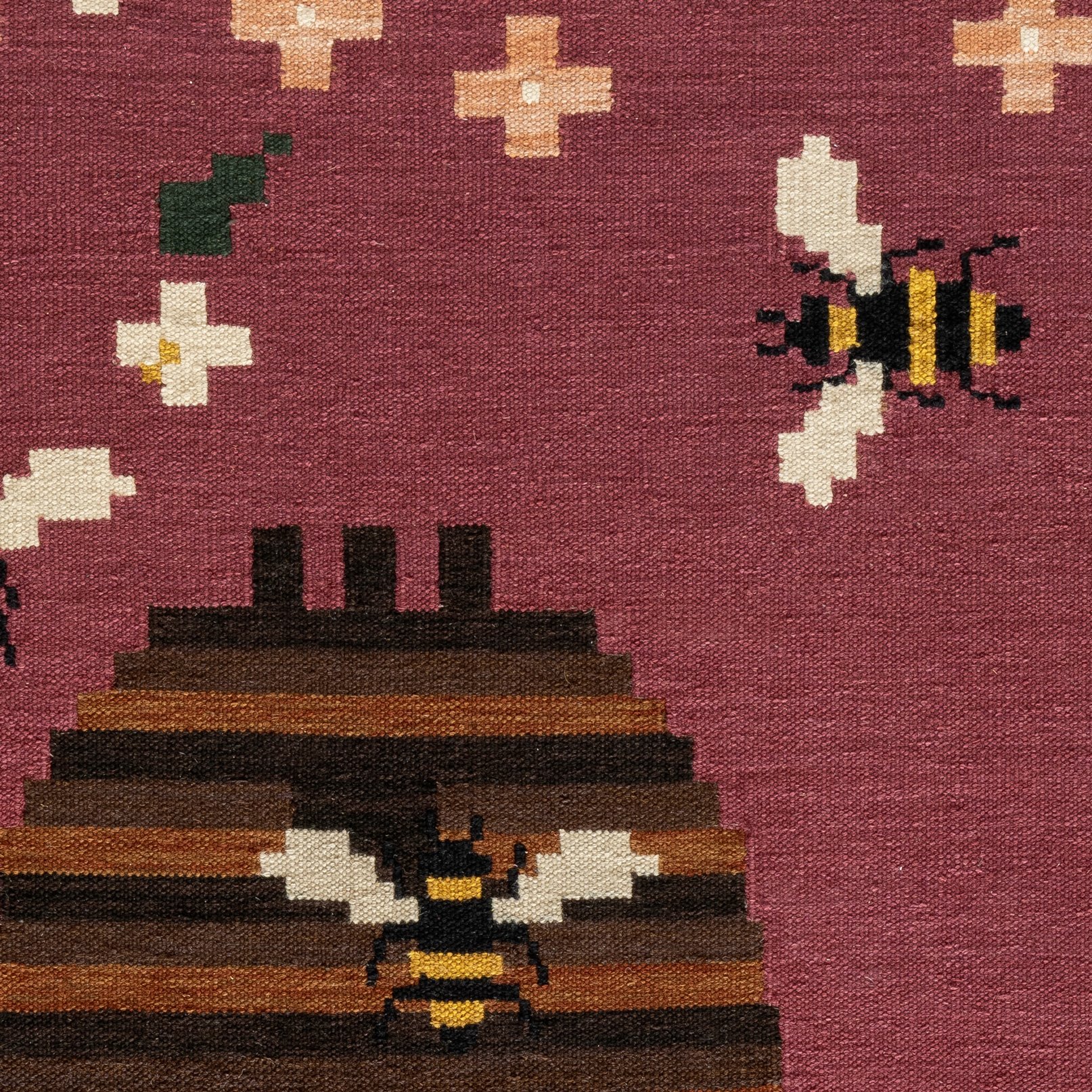 busy-bees-rug-plum-detail.jpg