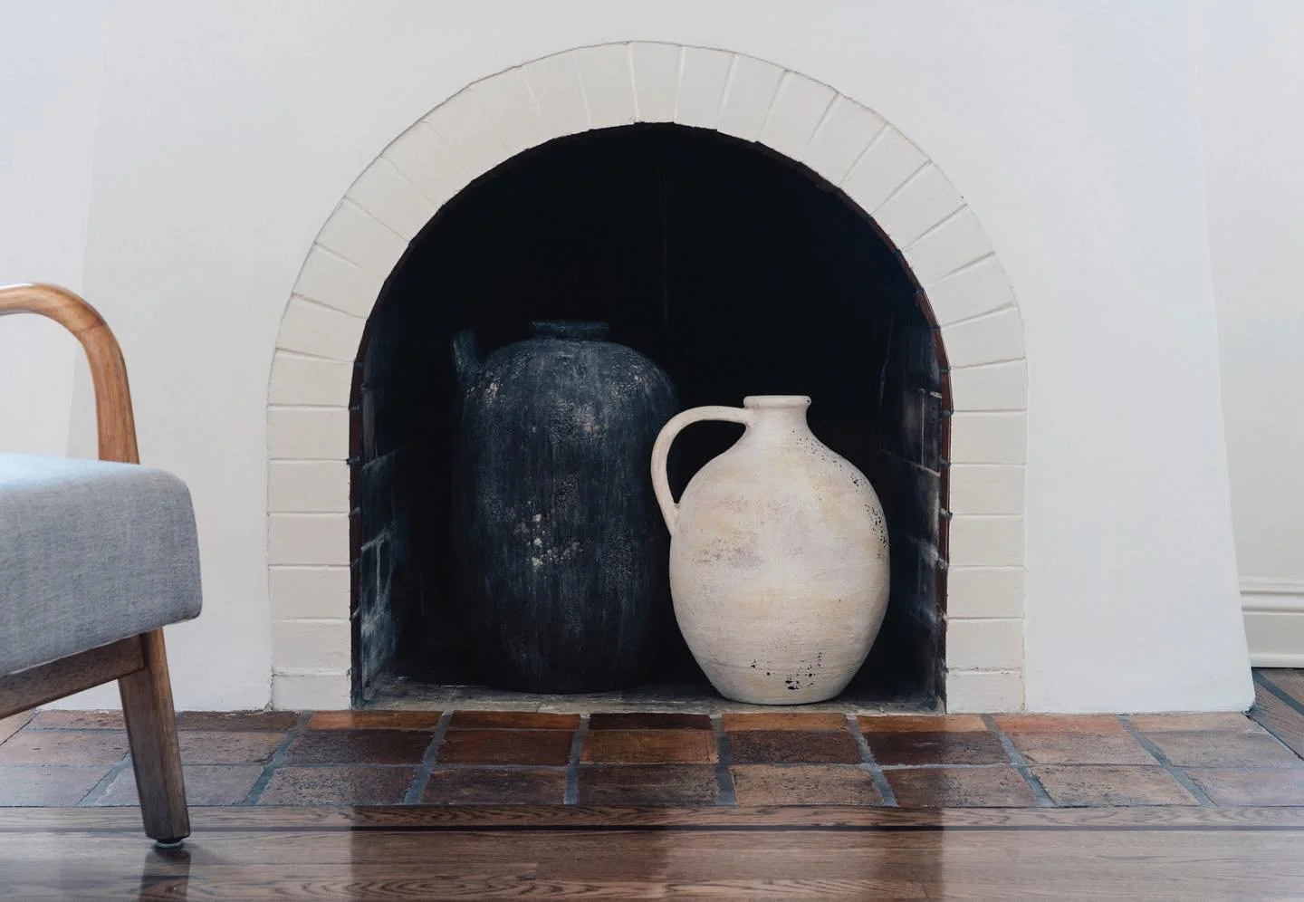 Quiet Light
&bull;
&bull;
&bull;
#HolmbyDesign #interiordesign #light #fireplacedecor #design #kinfolk #thehappynow #pursuepretty #finditliveit #thatsdarling  #vscodesign #VSCOCam #VSCOFilm #LAinteriors #seekthesimplicity #gottahaveit #pottery #Westw