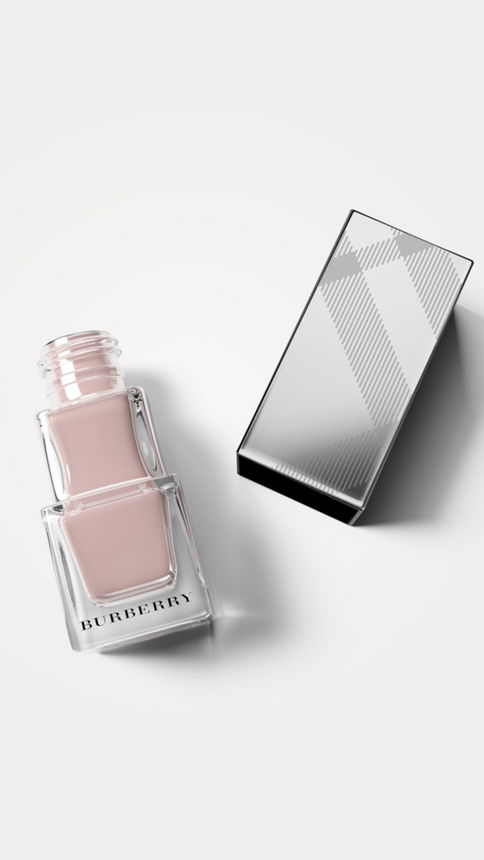 English Rose by Burberry, photo from burberry