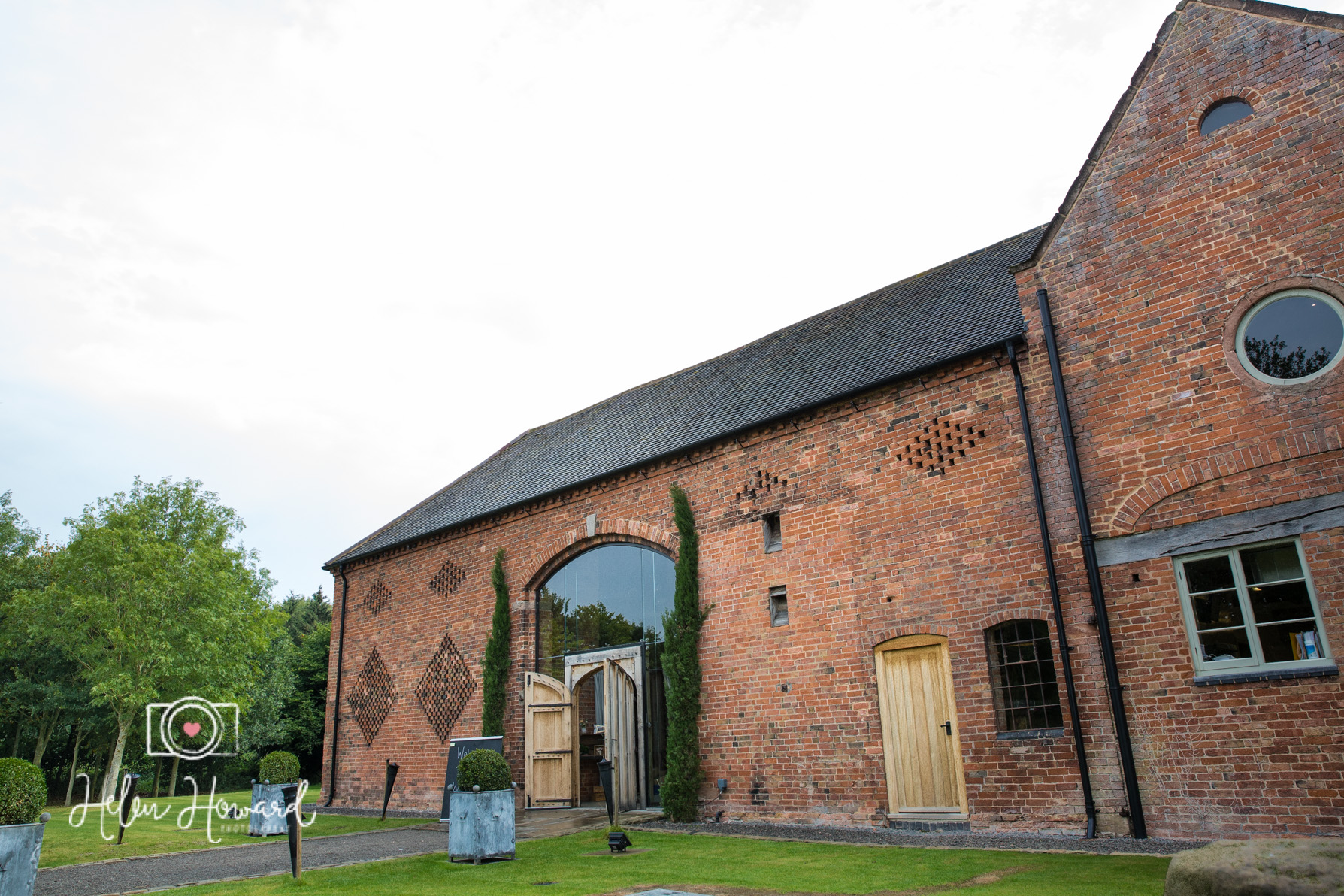 Shustoke Farm Barns Wedding Photography by Helen Howard-44.jpg