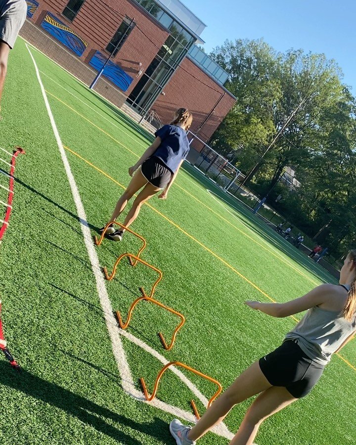 Our first focus here is decreasing ⬇️ our ground contact time👌🏼 
&bull;
&bull;
&bull;
Next, we are really focusing on firing🔥up those hip flexors while working on speed &amp; change of direction while maintaining form!

#TidalASD #Motion #Hops #Hi