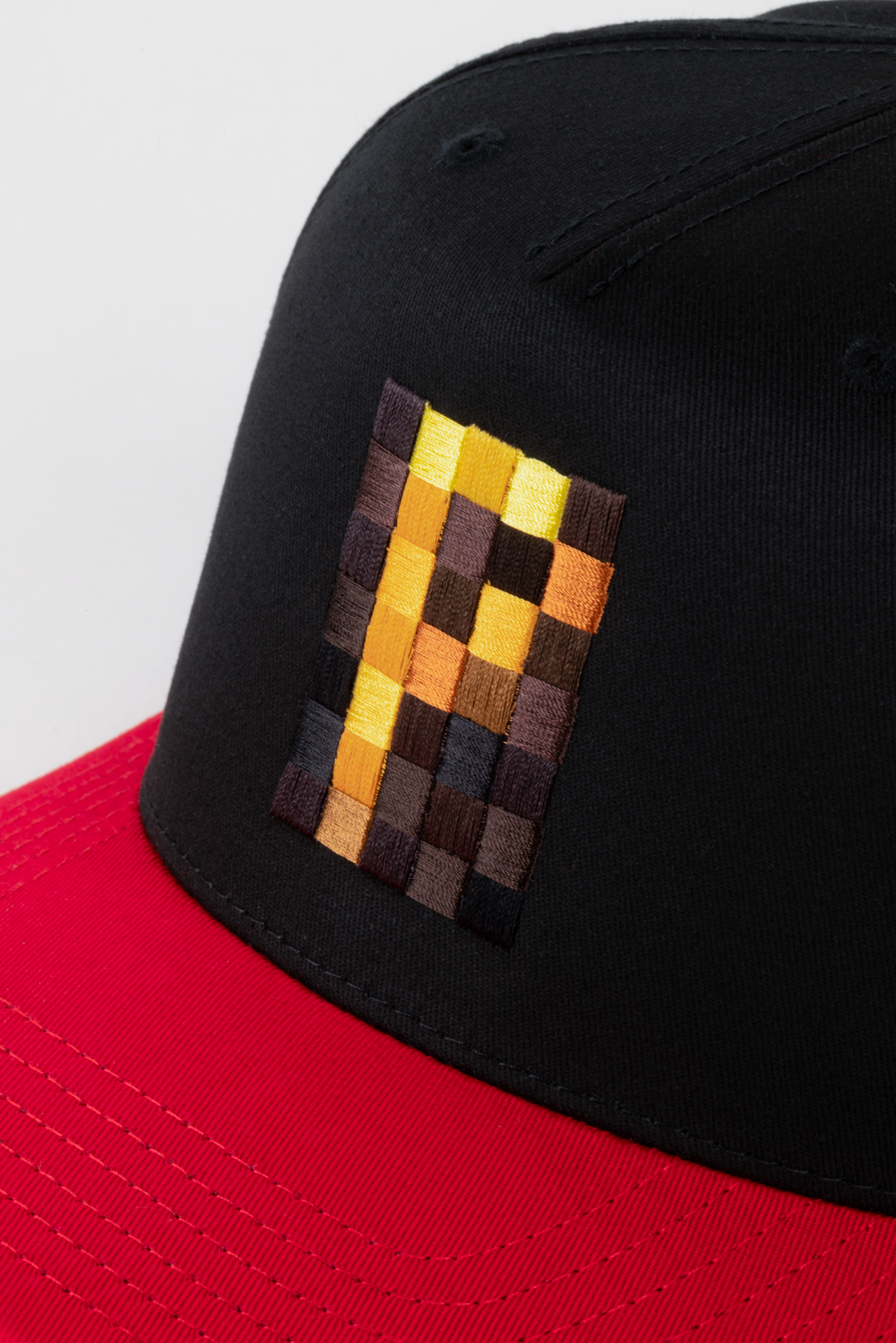 cloe up red brim.png