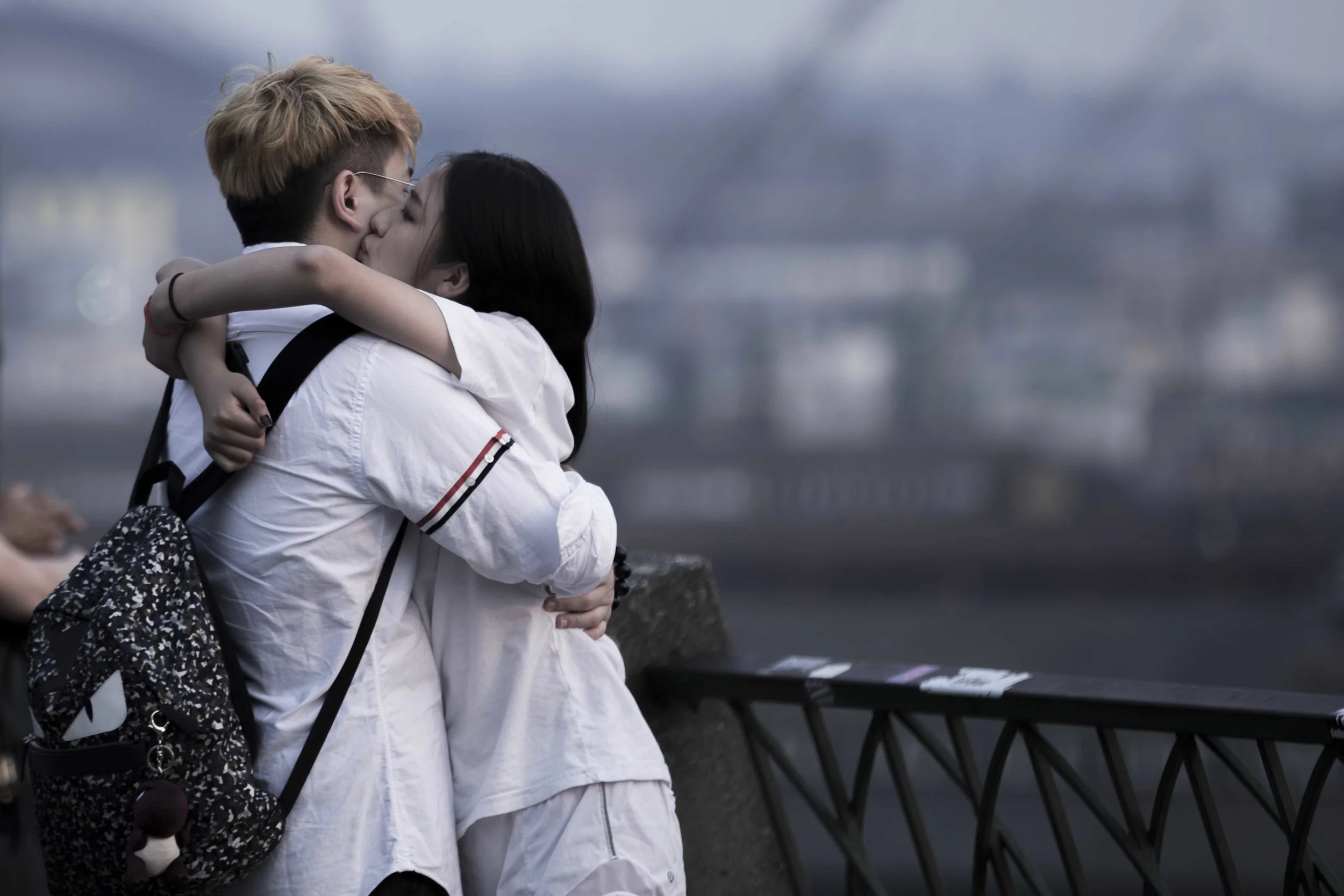 Seattle couple embrase.jpg