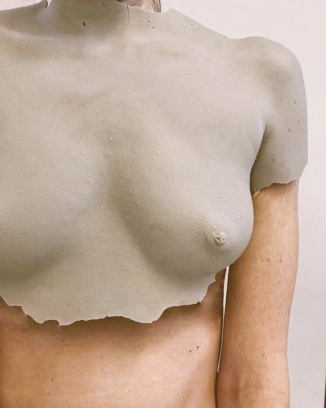 Body on body @misha_japanwala #artinspiration