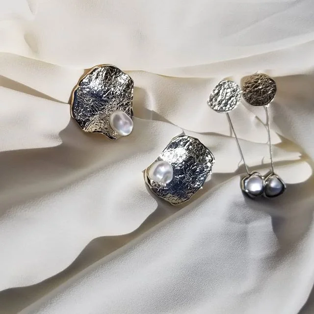 Available online @thirteenthstudio
.
.
.
.
.
#silverjewelry #bespokejewelry #slowfashion #earrings #sterlingsilver #shopsmall #coolearrings #artdirection #bosswomen #femme #naturallightphotography #emergingdesigner #coolgirl #outfitoftheday #outfitoftheday #jewelry #jewellery #handmade#minimalexperience #unlimitedminimal#mindtheminimal #vogue #minimalist #minimalove #keepitsimple #editorial #womenswear #귀걸이 #예뻐요