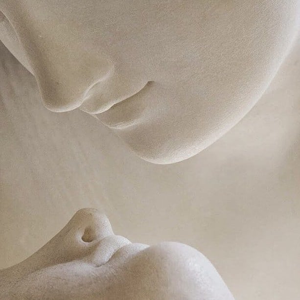 via @nan__ette #sundayfeels #yourlips #kiss