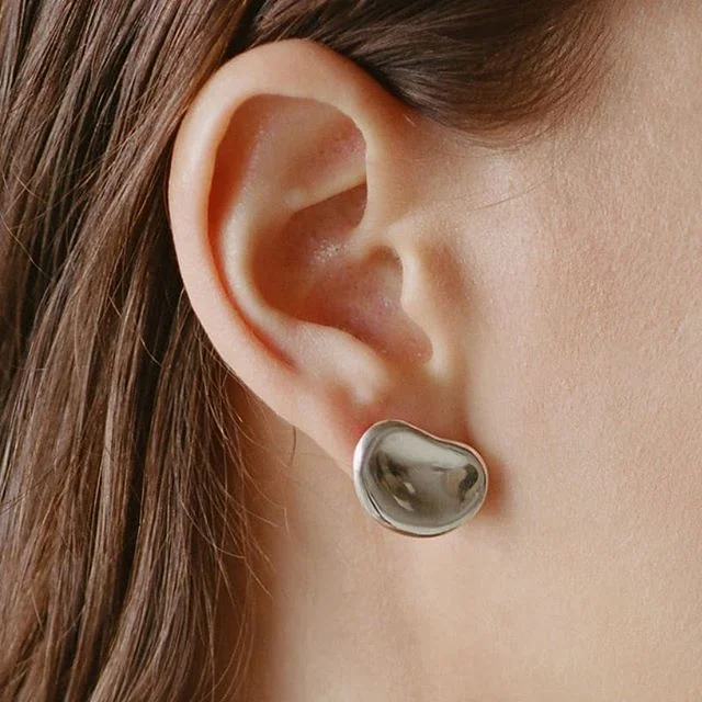 Melt In Your Skin I, the subtle statement. Available online at www.thirteenthstudio.com .
.
.
.
.
.
.
#minimalove #minimalist #handcrafted #meltinyourskin #coolearrings #silverearrings #jewelryaddict #jewelrydesigner #emergingdesigner