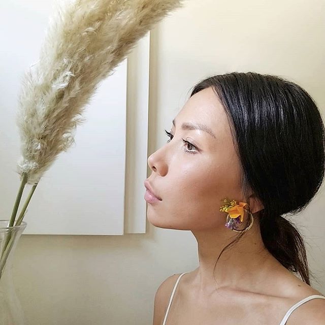 La Casa Azul Hoops updated on website www.thirteenthstudio.com(link in bio) + "I paint flowers so that they will not die" - Frida Kahlo
Inspired by Frida Kahlo, I made the earrings as a vessel for memories I hold onto and carry around, like the memories of this summer that still put a smile on my face. The summer has come and gone, and along with it the brief summer fling that felt like a warm breeze. The flowers will wither away but the memories last.
Part 1 of a fun project I have been working on; An homage to Frida Kahlo. A fellow artist @aglaia_jewelry will reveal hers soon so stay tuned! .
.
.
.
.
#lacasaazul #fridakahlo #fridasgarden #earrings #flowersearrings #handmadeearrings #jewellerydesigner #uniquejewelry #mininalist #minimalism #minimallove #minimaljewelry