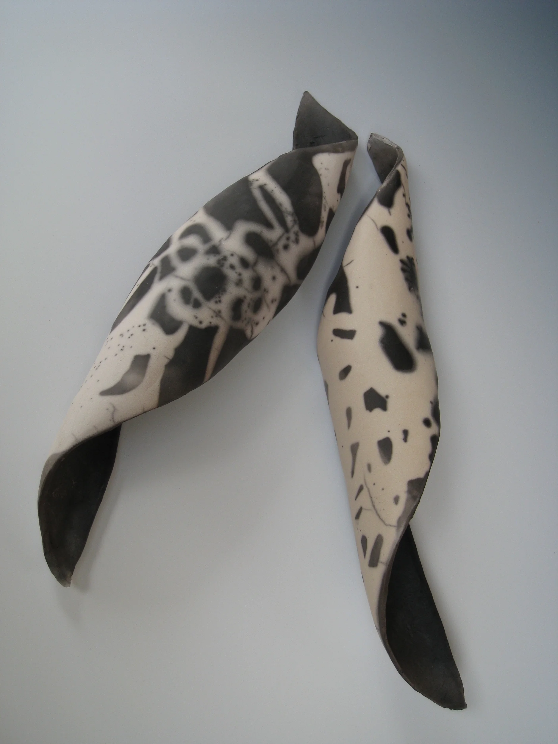  Panem et circenses (2010) - detail - Biennale de la céramique d'Andenne (BE)  Ceramics (paper-clay), naked raku. 