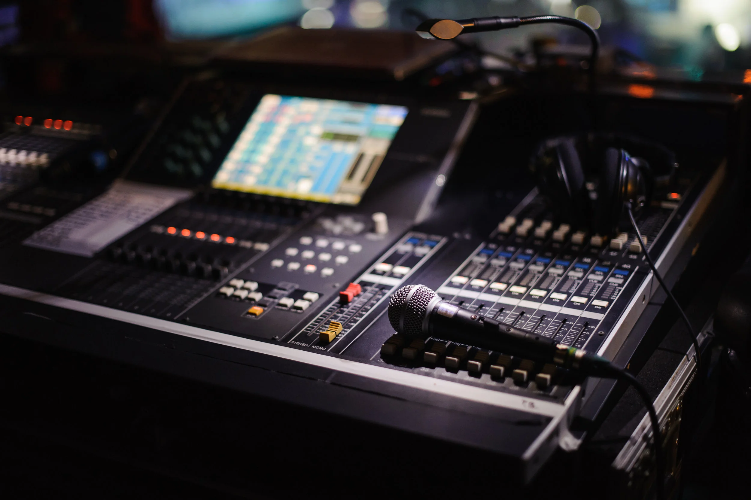 audiodesk.jpeg