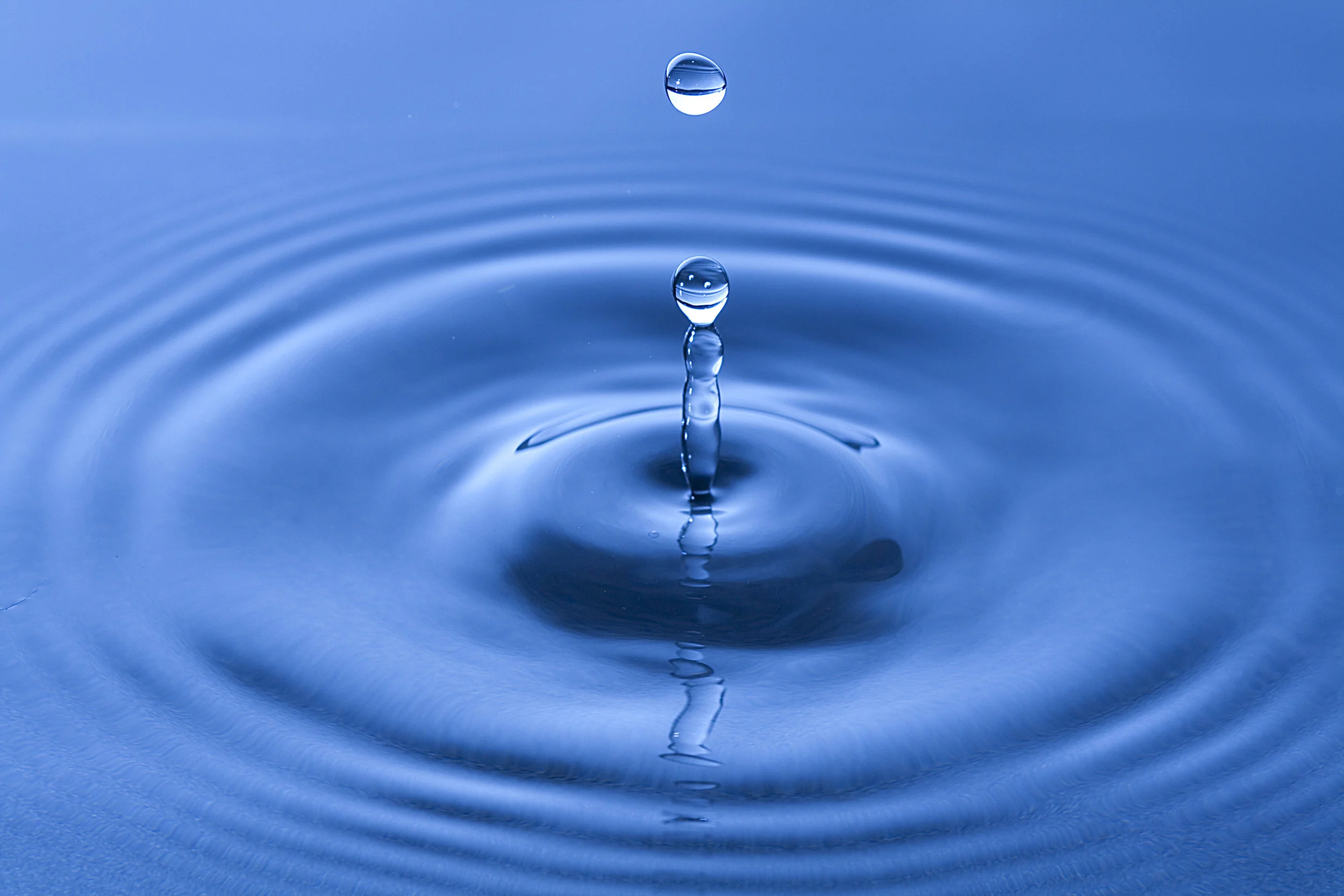 Water_drop_impact_on_a_water-surface.jpg