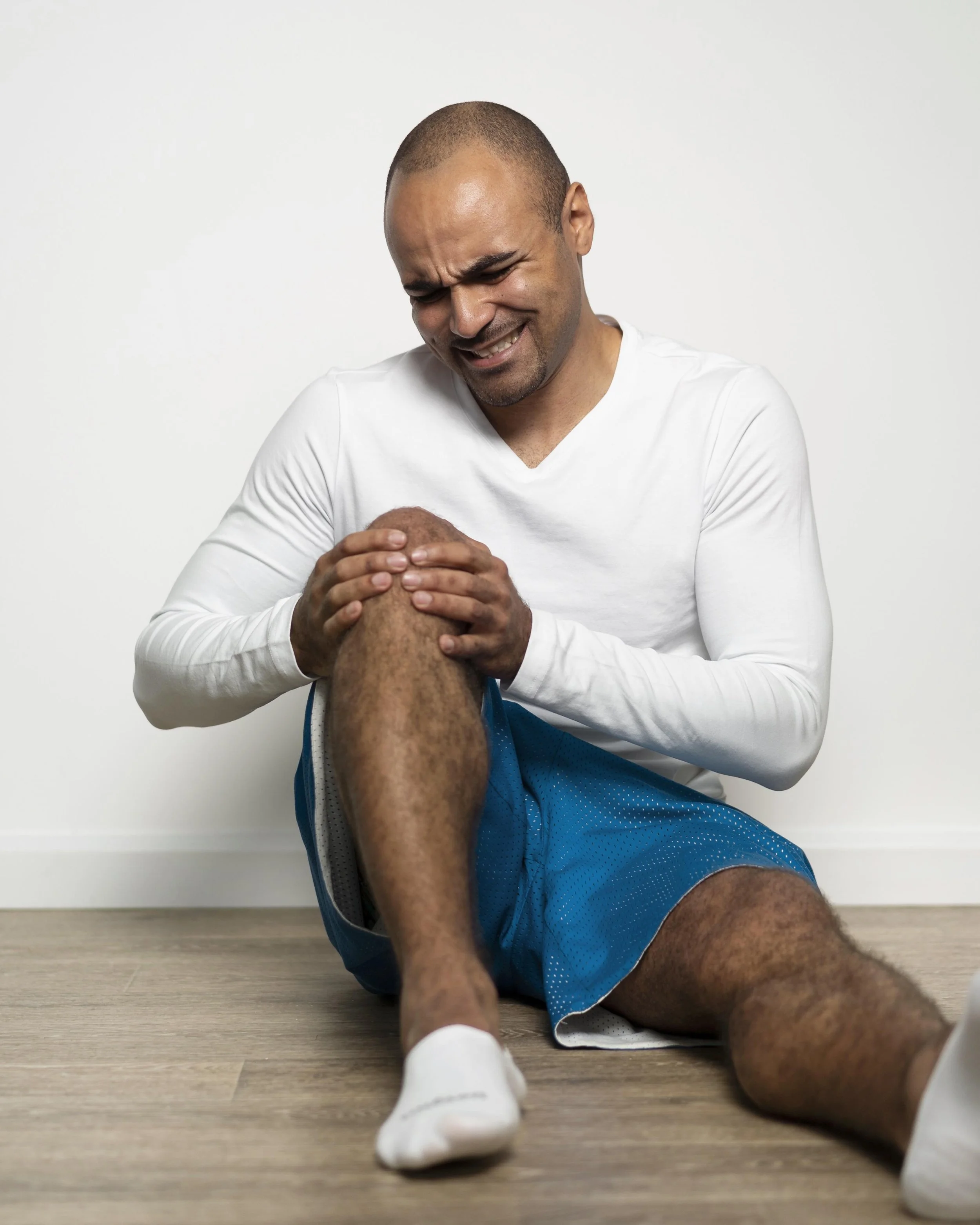 Man holding knee in pain