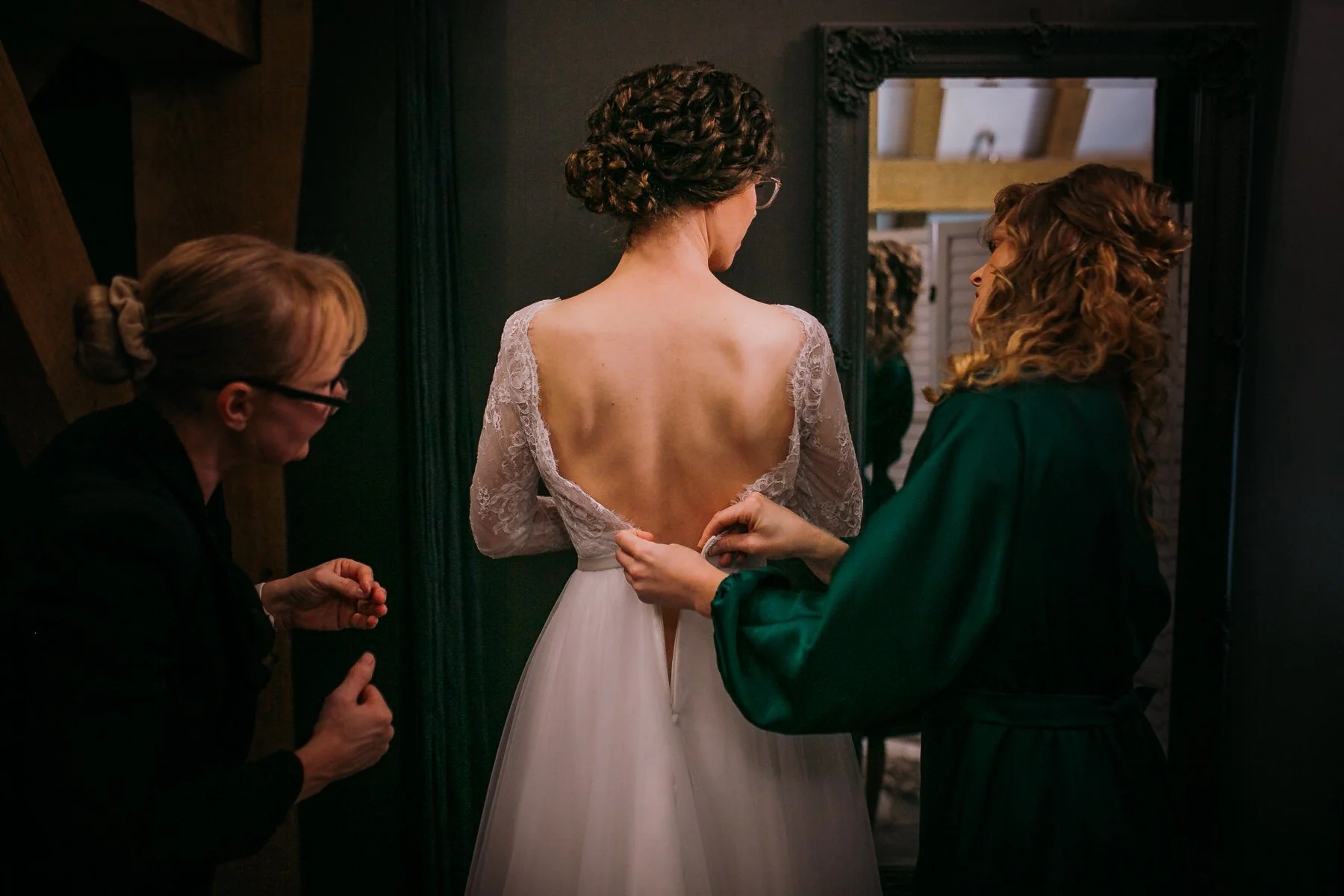 kent-bride-getting-her-wedding-dress-on.jpg