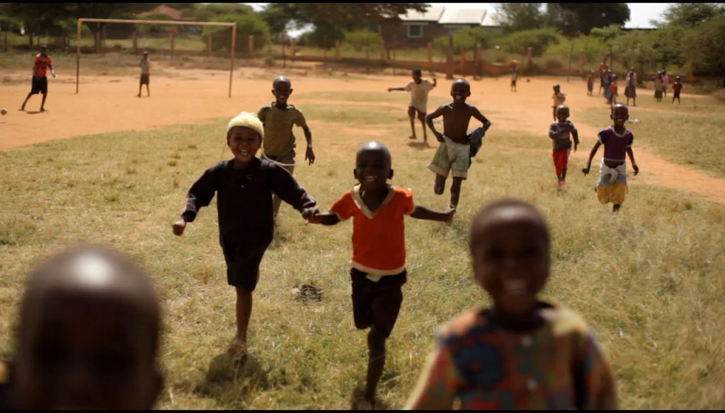 School-children-running-next-to-Chiefs-office-2-1024x584.jpg
