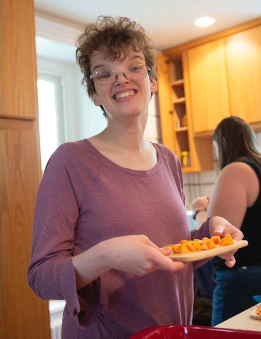 Kathleen chops veggies at Healthy Eating Club