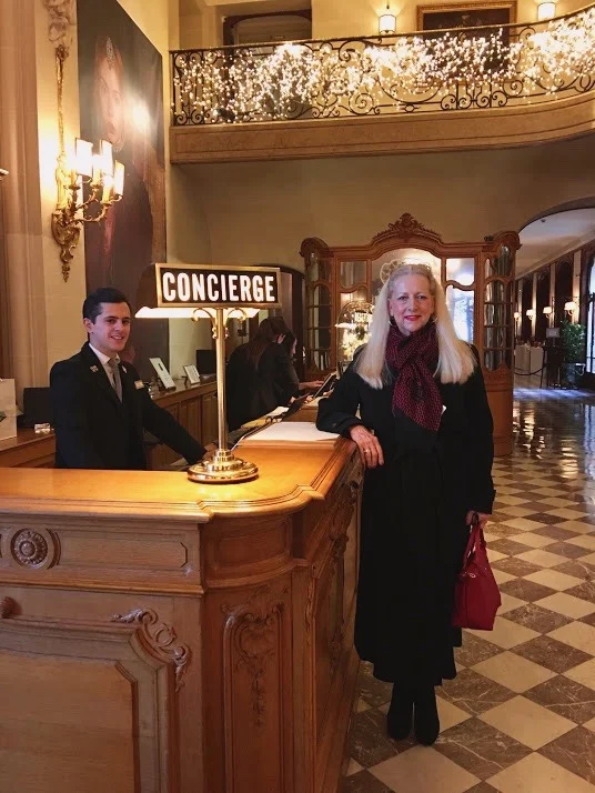 Hotel Regina Concierge 2.jpg