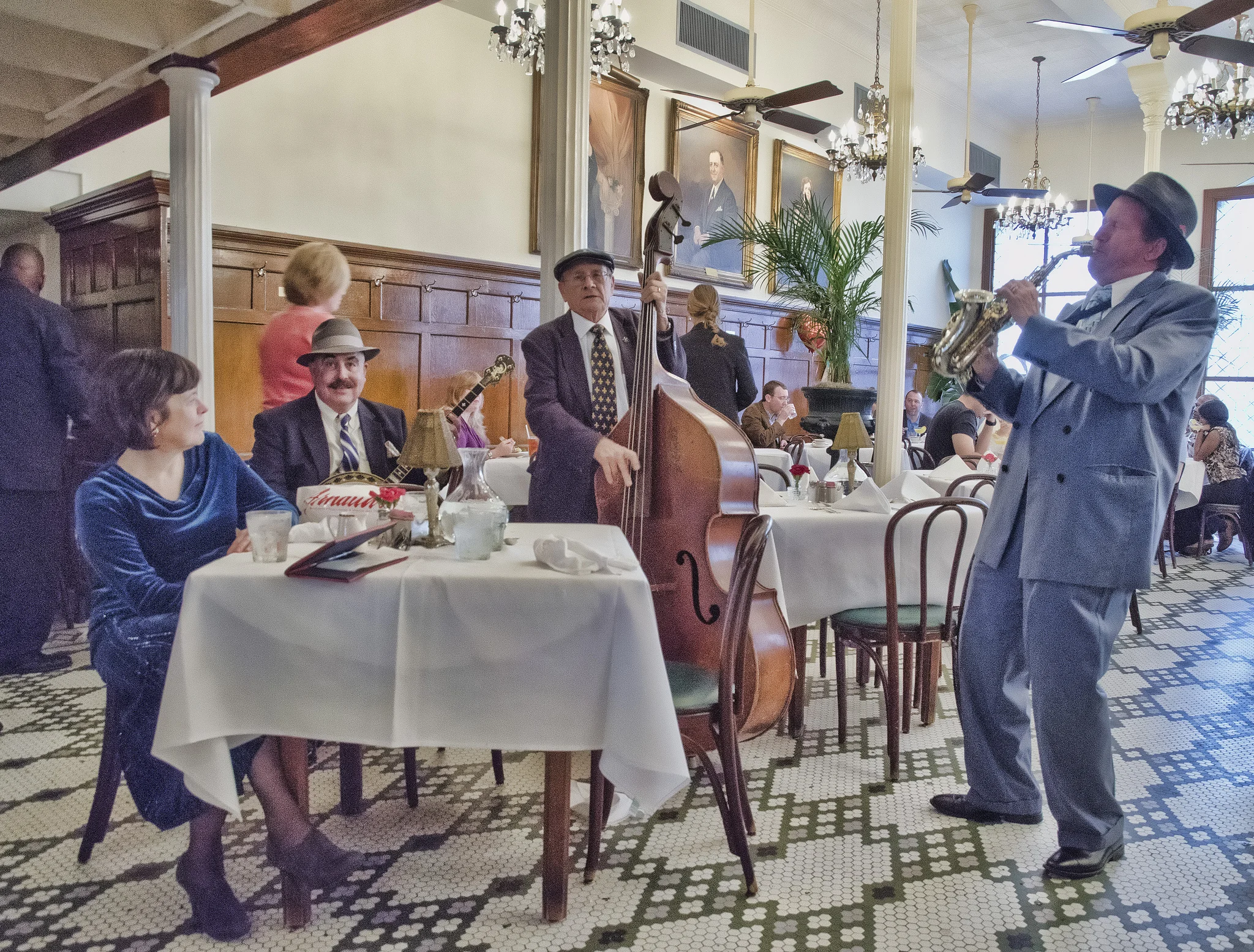 Amazing photo of Arnaud’s Jazz Brunch by Peter Clark via flickr.