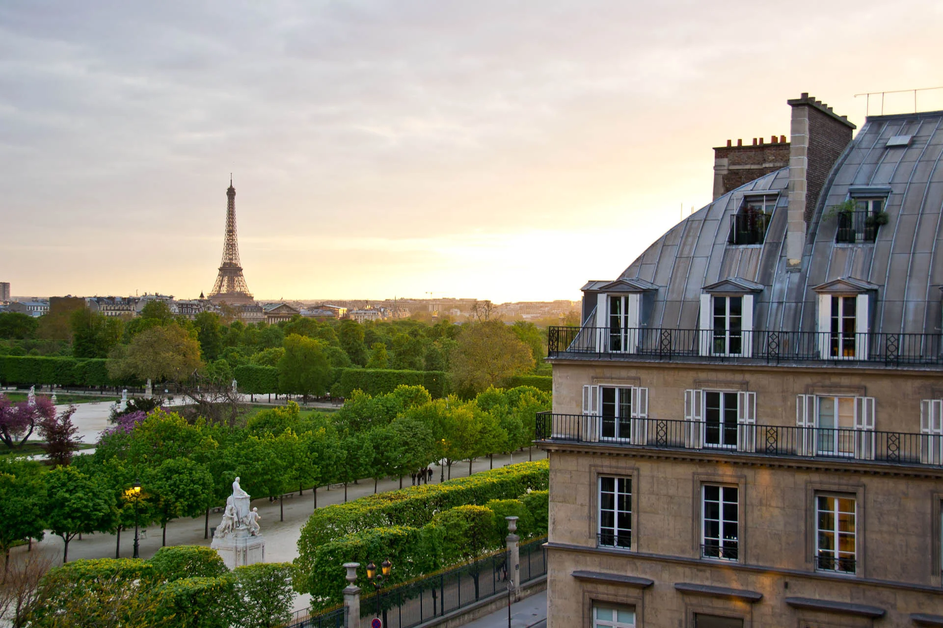 With a view of the le Tour Eiffel, s’il vous plaît!