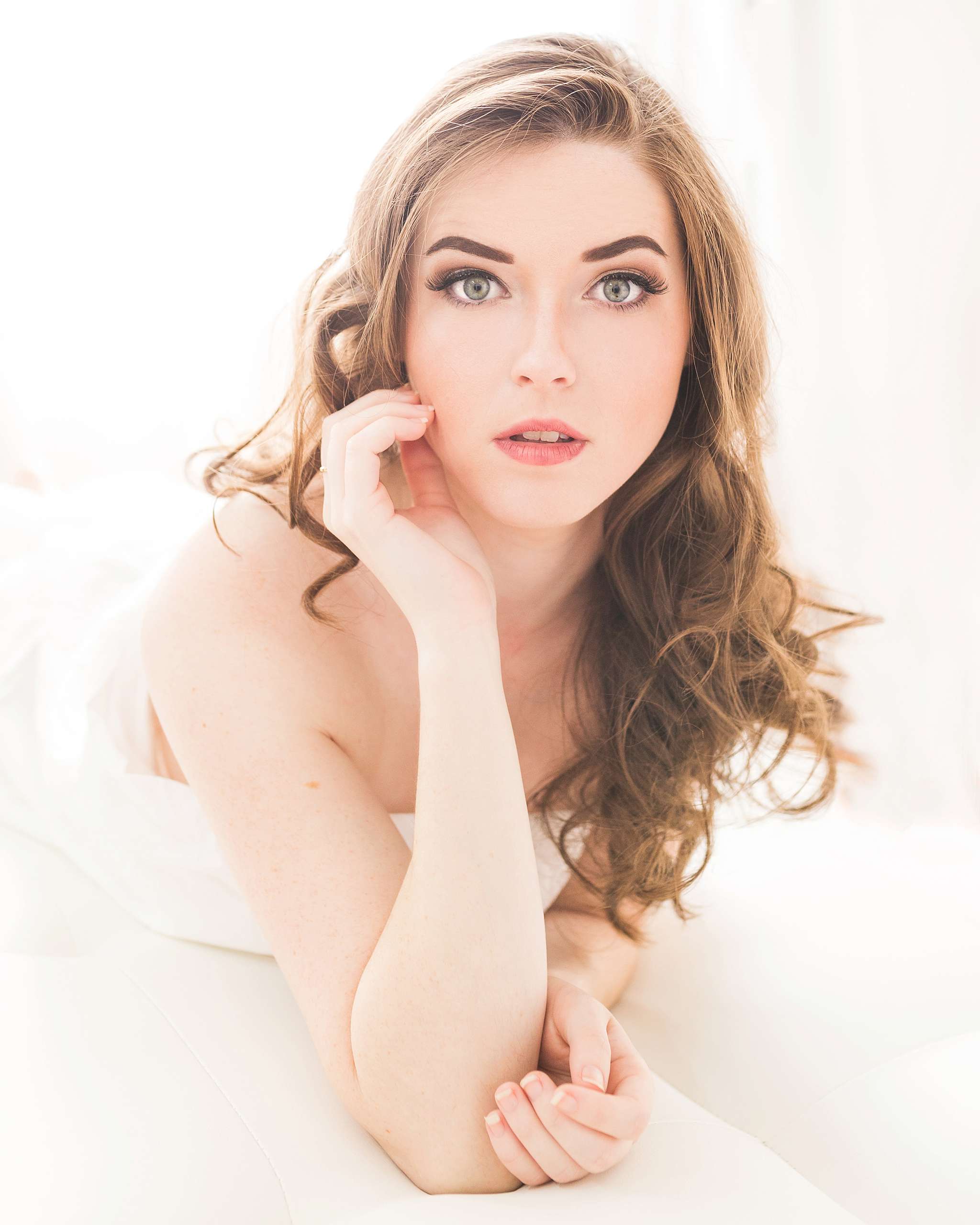 Contemporary boudoir, glamour, head shot photo shoot with an aspiring actress. Ashley looked stunning in a DIY Frida Kahlo inspired head piece, tulle skirt, gold sequin dress and white sheet.